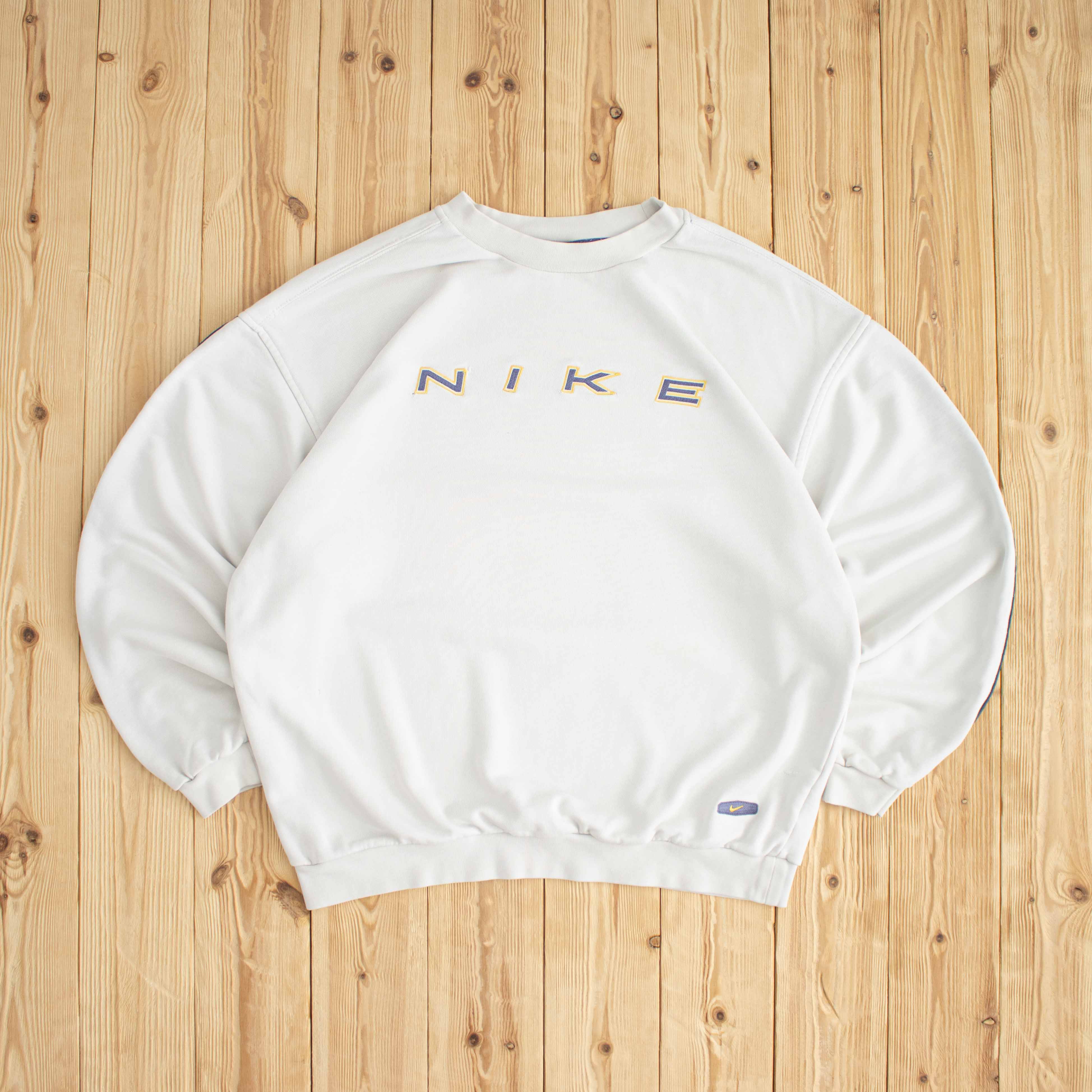 (L) Nike Spell Out Vintage Embroidered Sweatshirt White