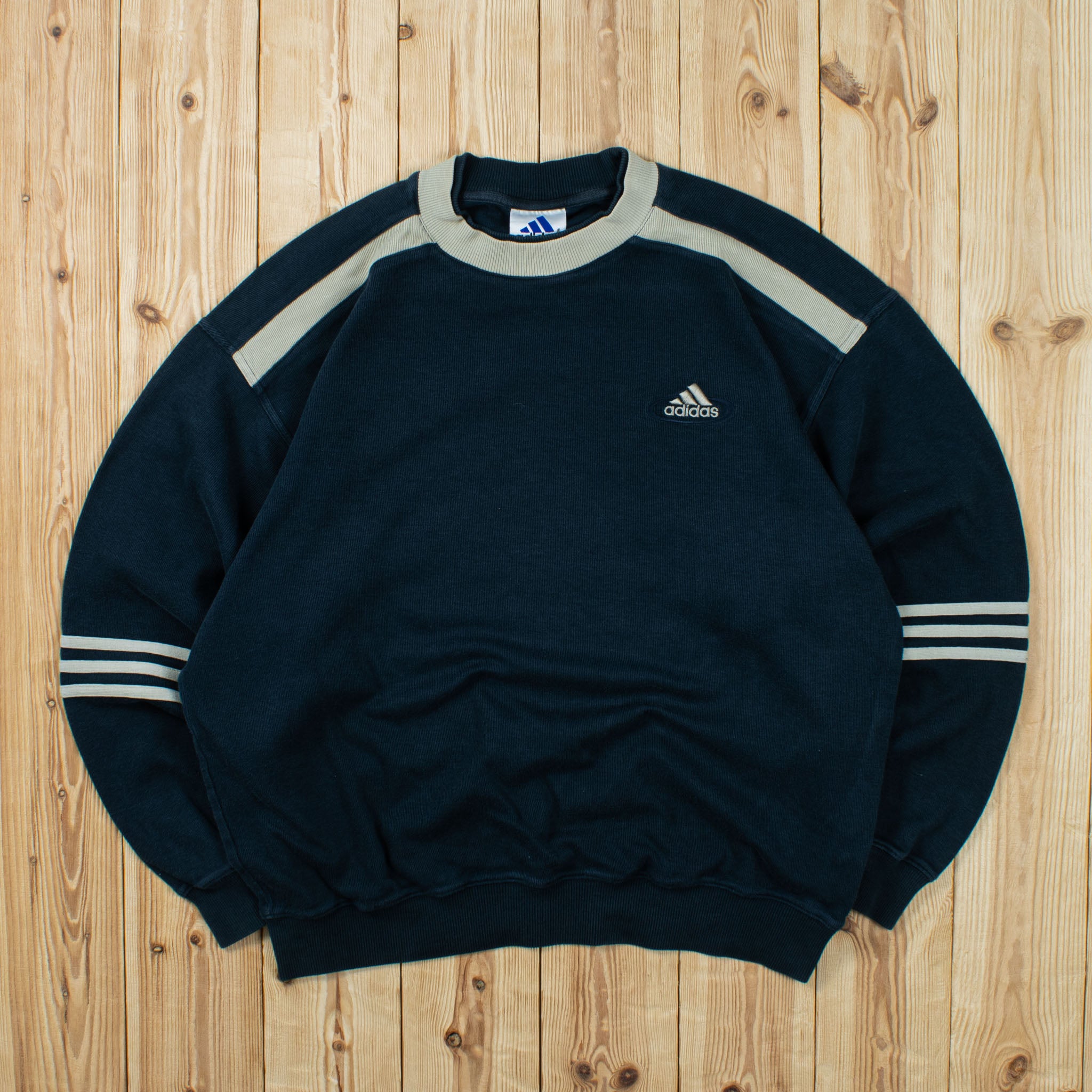 (M) Vintage Adidas Essential Embroidered Sweatshirt
