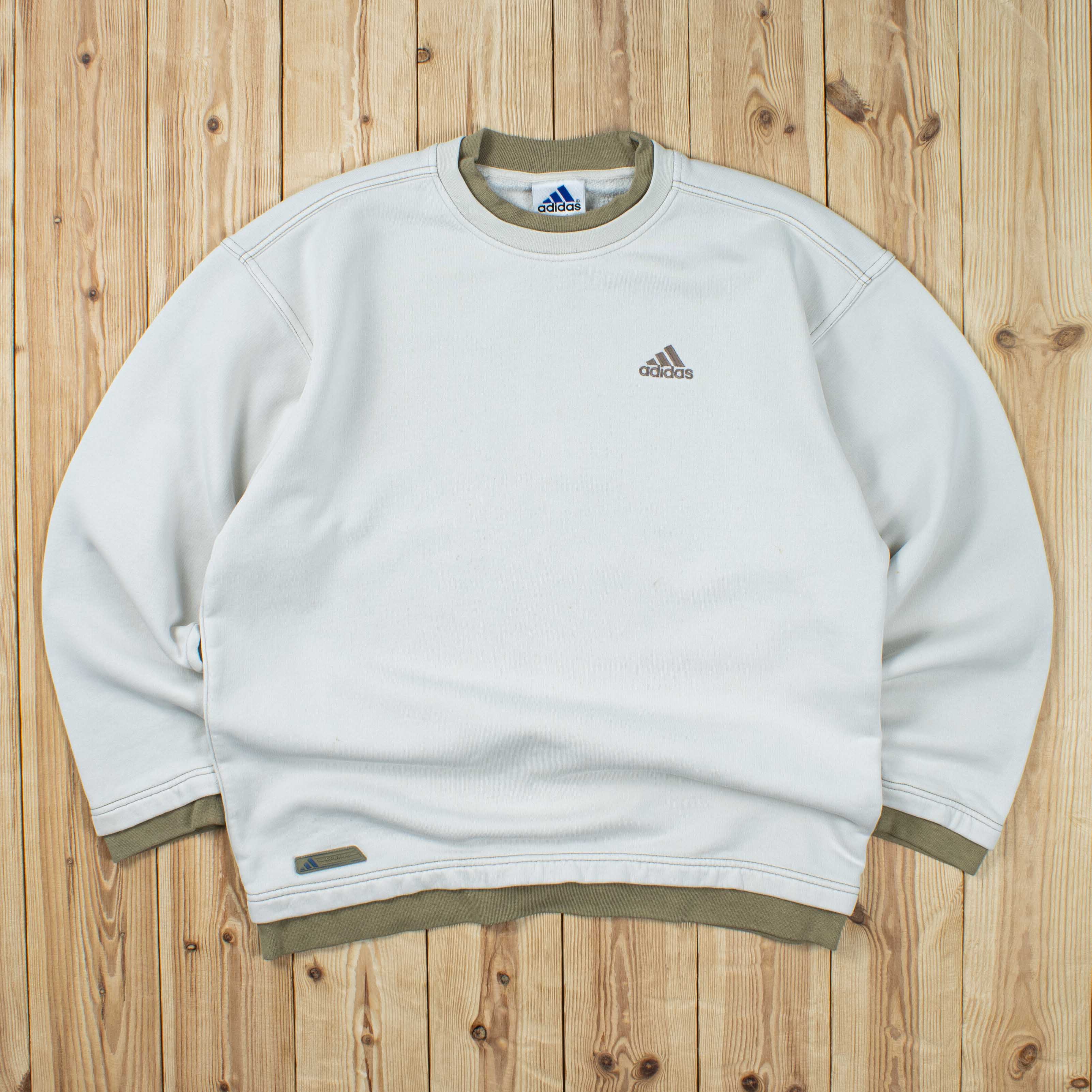 (L) Vintage Adidas Essential Embroidered Sweatshirt