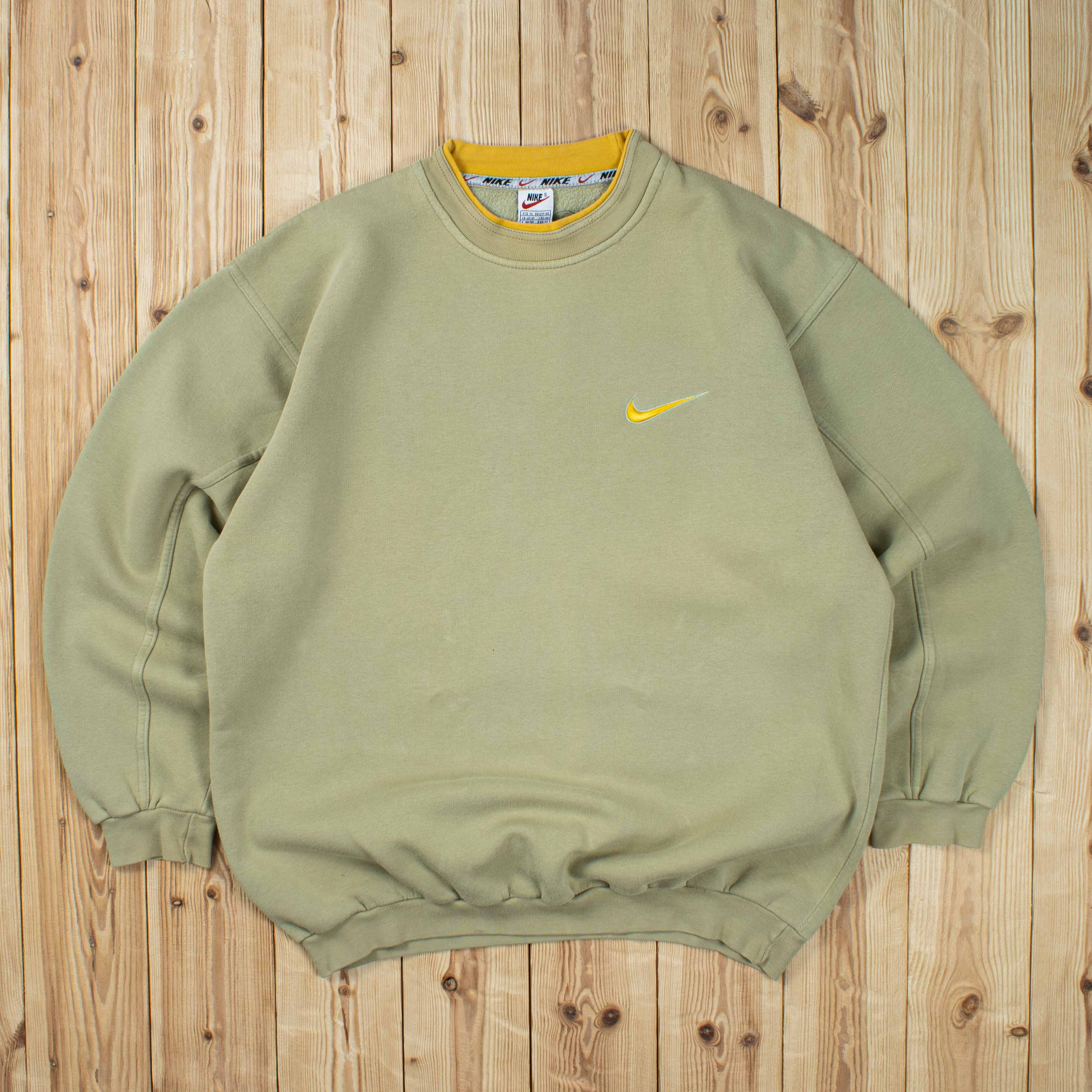 (L/XL) Vintage Nike Essential Embroidered Sweatshirt