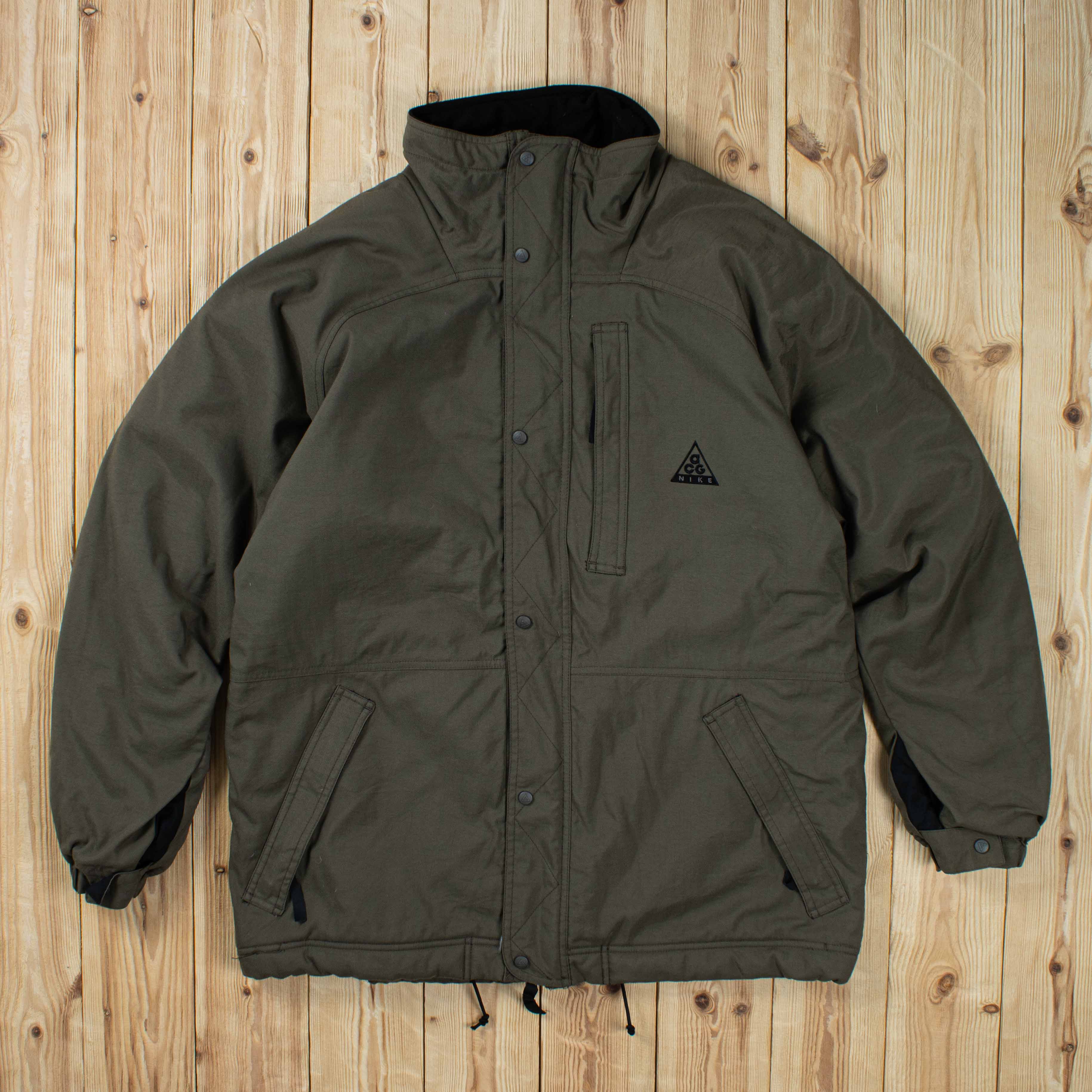 (L) Vintage Nike ACG Embroidered Puffer Jacket