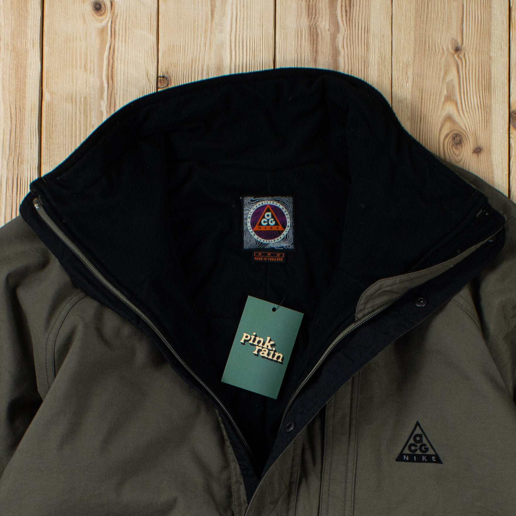 (L) Vintage Nike ACG Embroidered Puffer Jacket