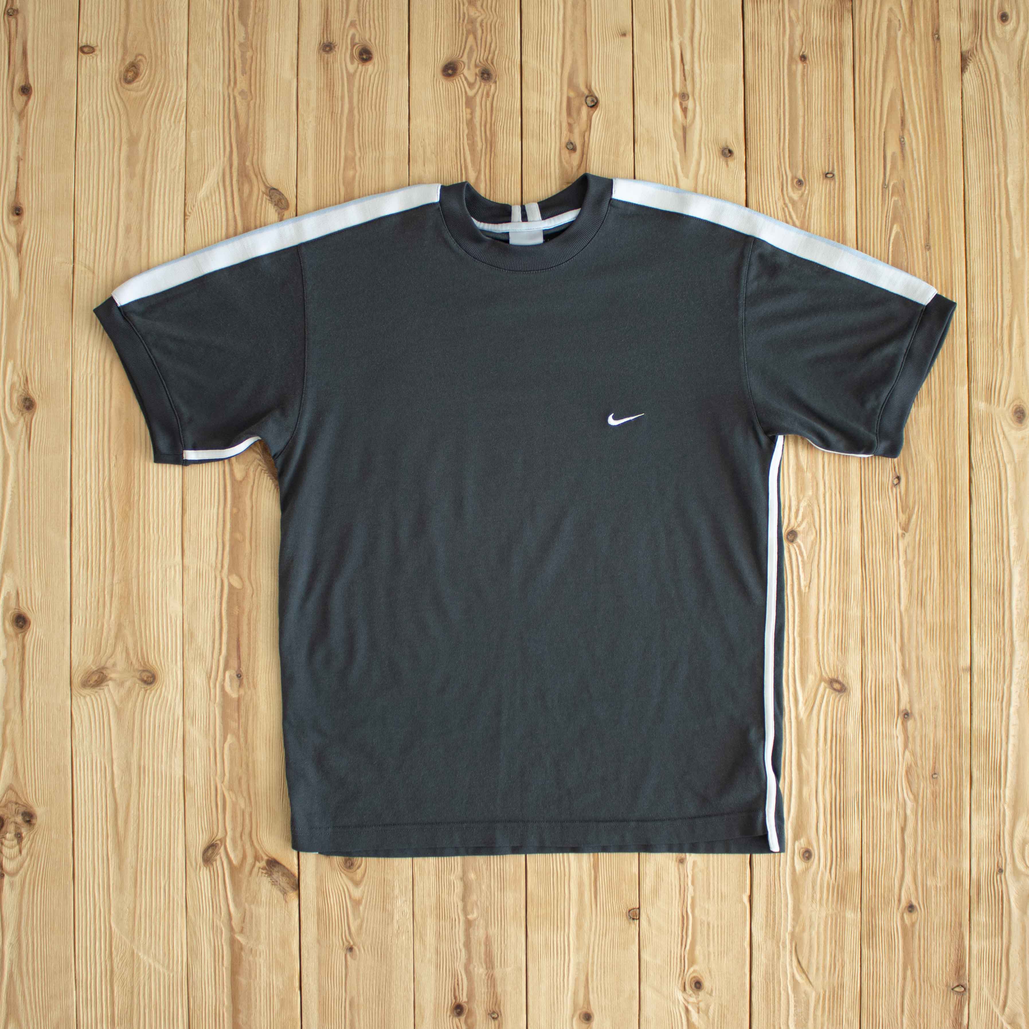 (M) Nike Vintage Embroidered T-Shirt Gray