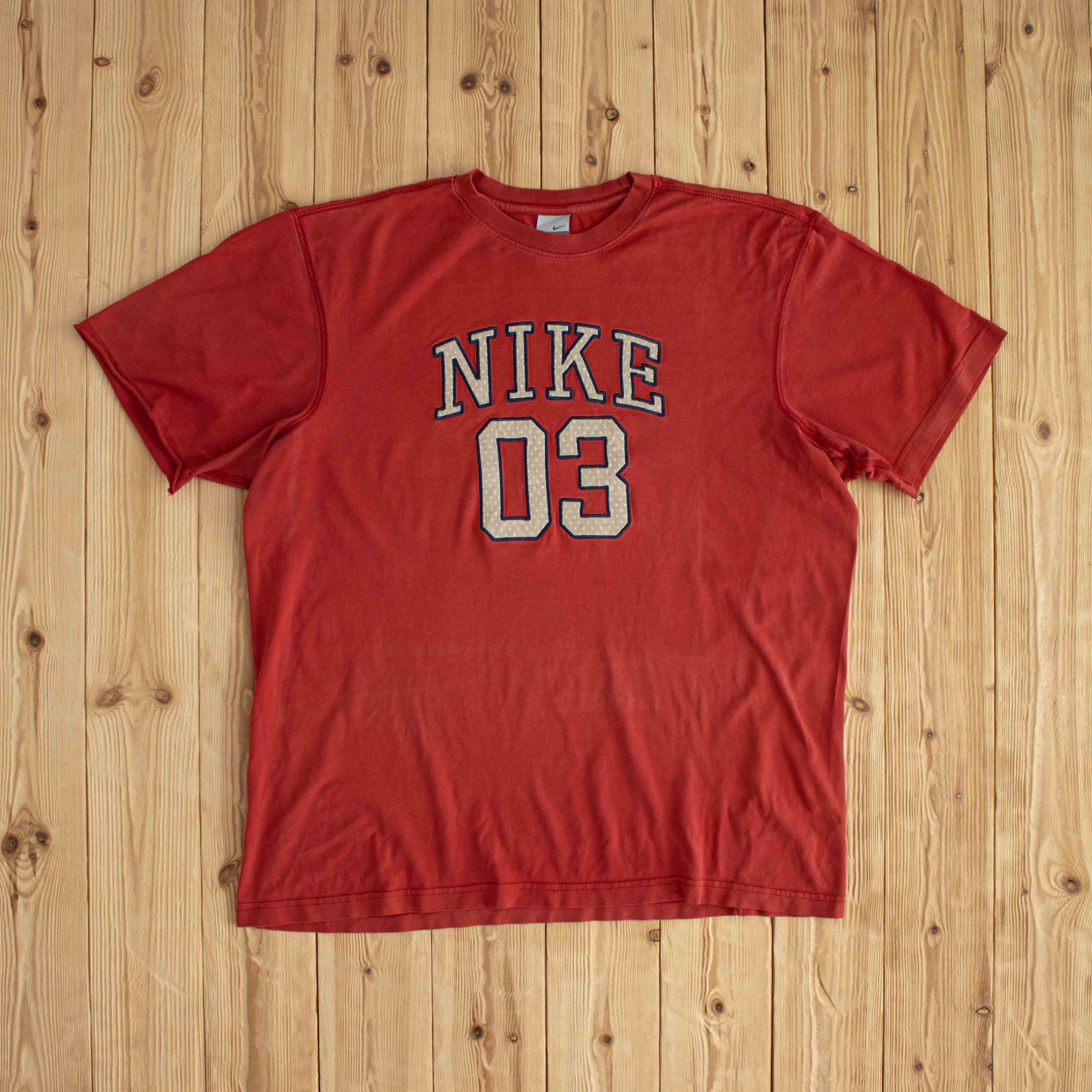 (L/XL) Nike 03 Vintage Embroidered T-Shirt Red