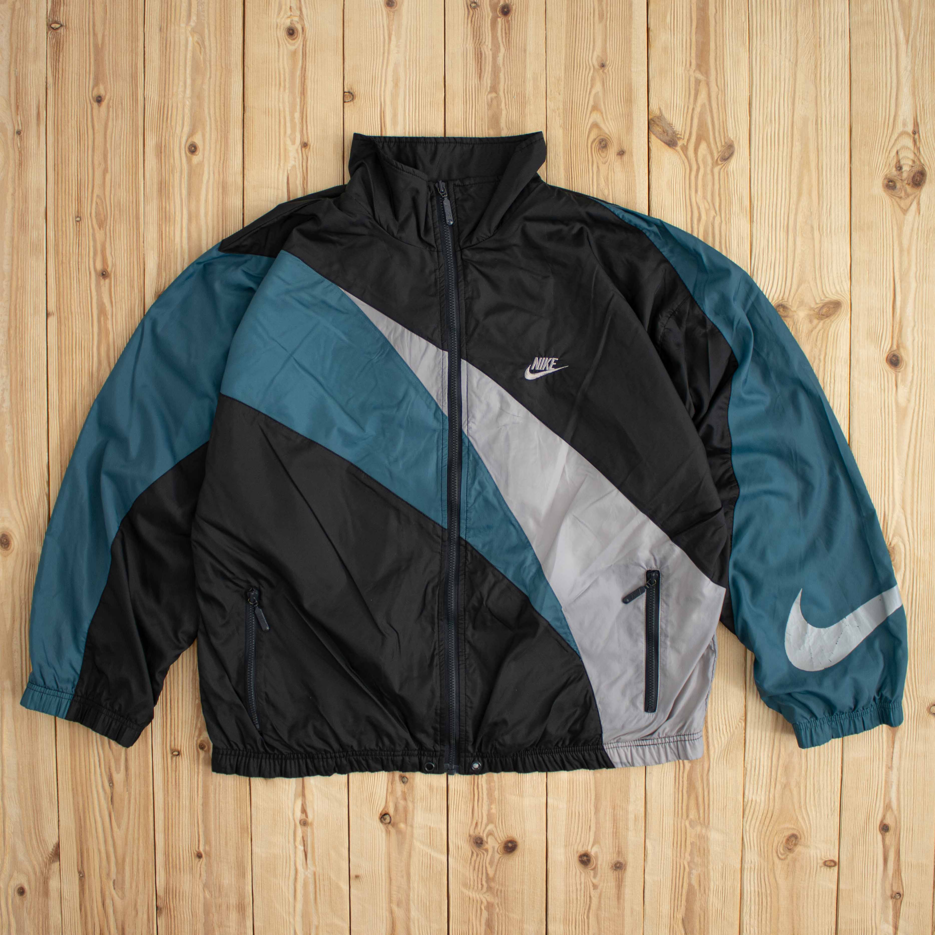 (M) Vintage Nike Essential Embroidered Jacket