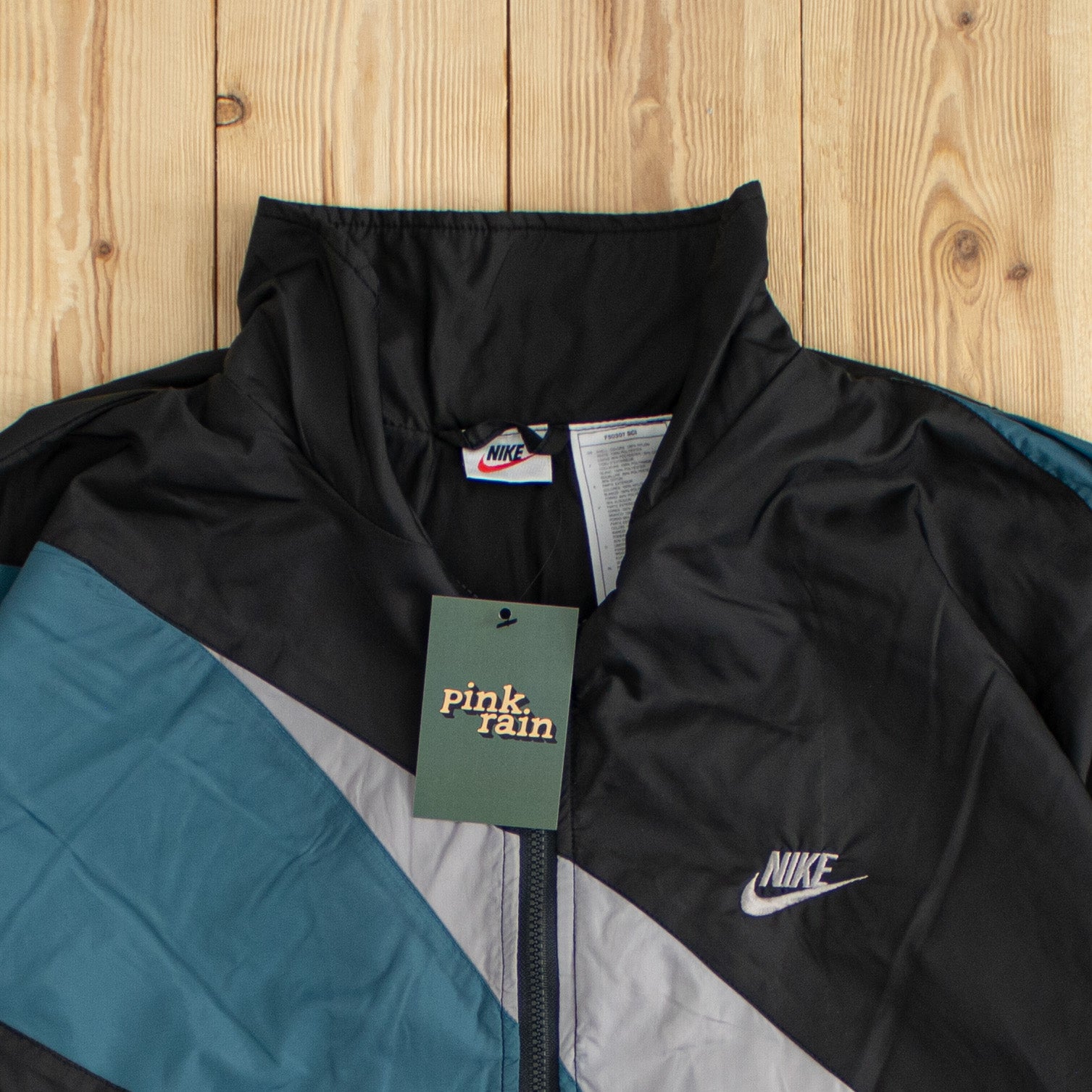 (M) Vintage Nike Essential Embroidered Jacket