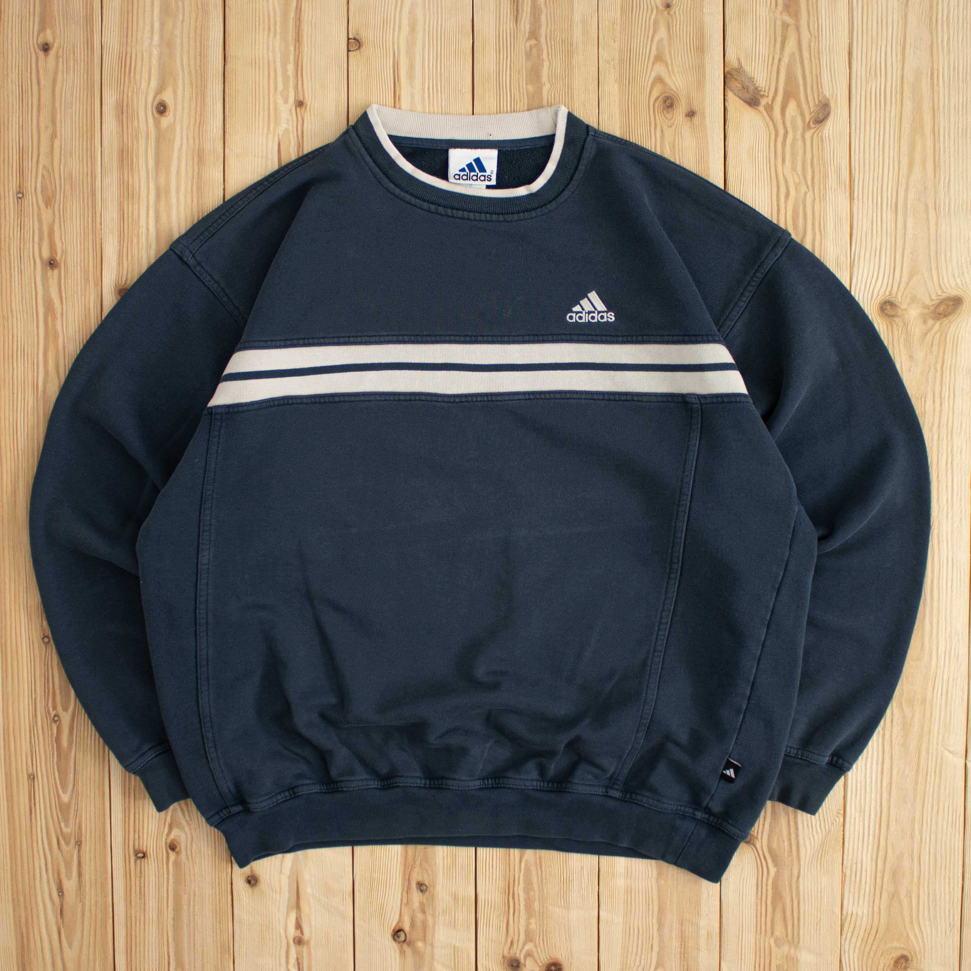 (M) Vintage Adidas Essential Embroidered Sweatshirt