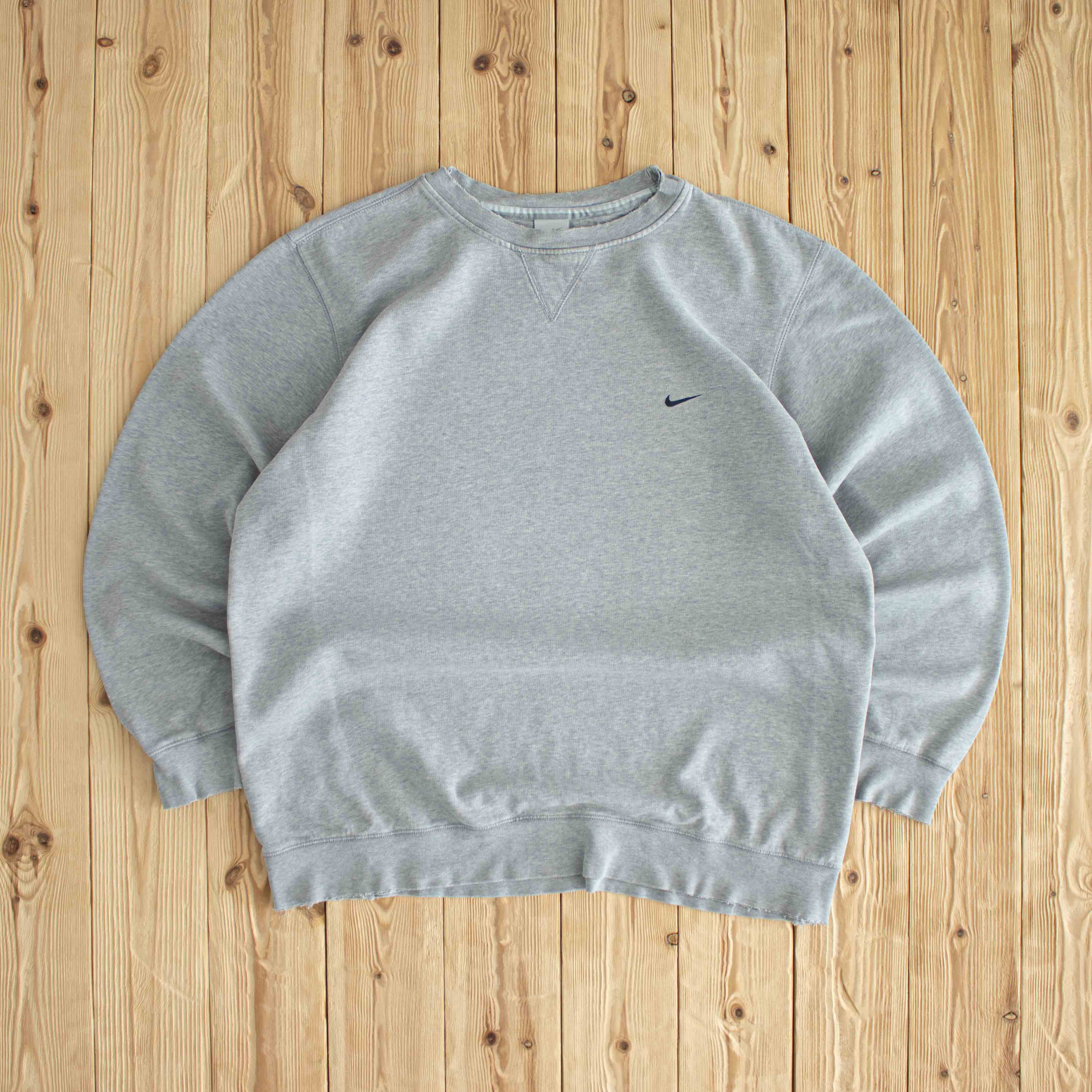 (L) Nike Essential Vintage Embroidered Sweatshirt Gray