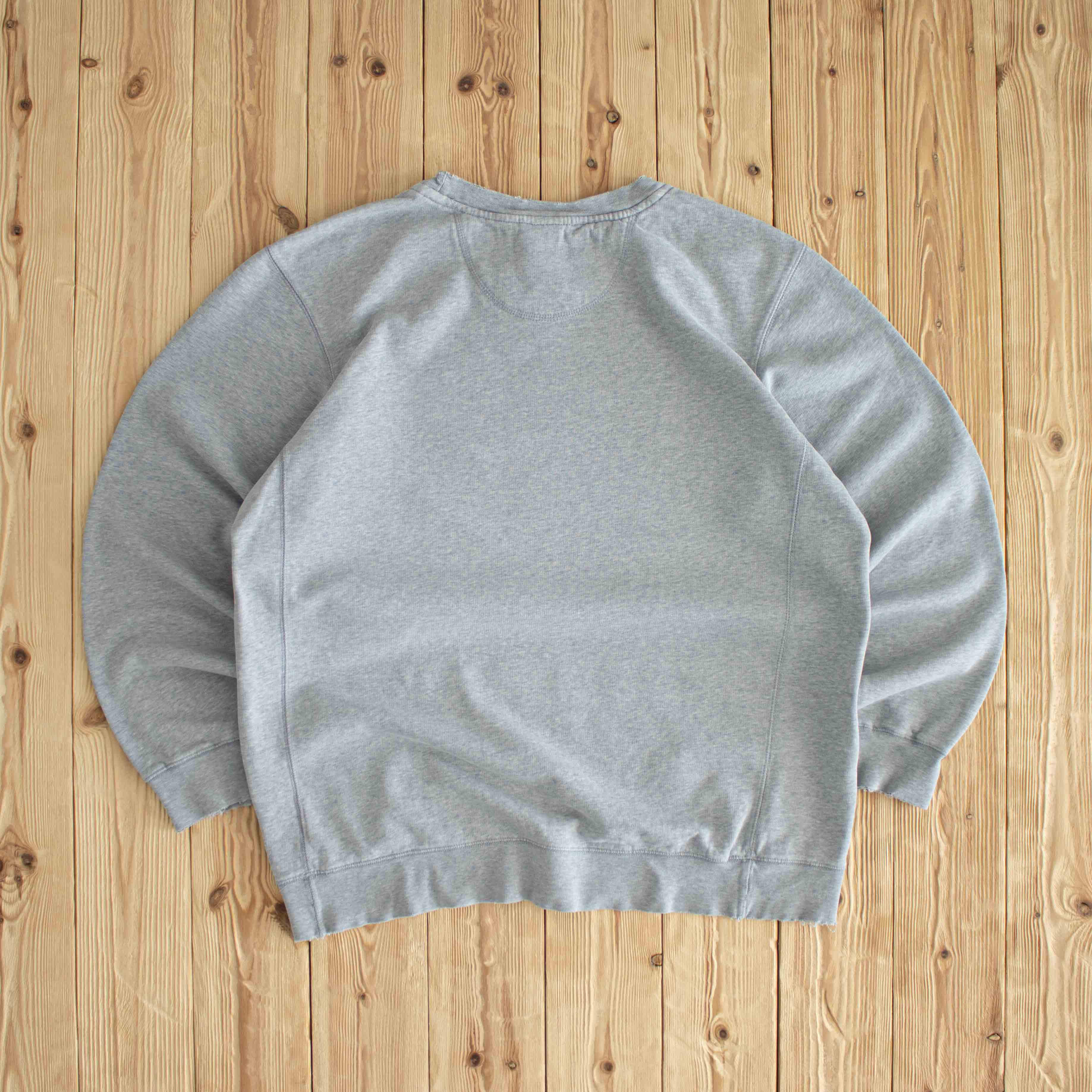 (L) Nike Essential Vintage Embroidered Sweatshirt Gray
