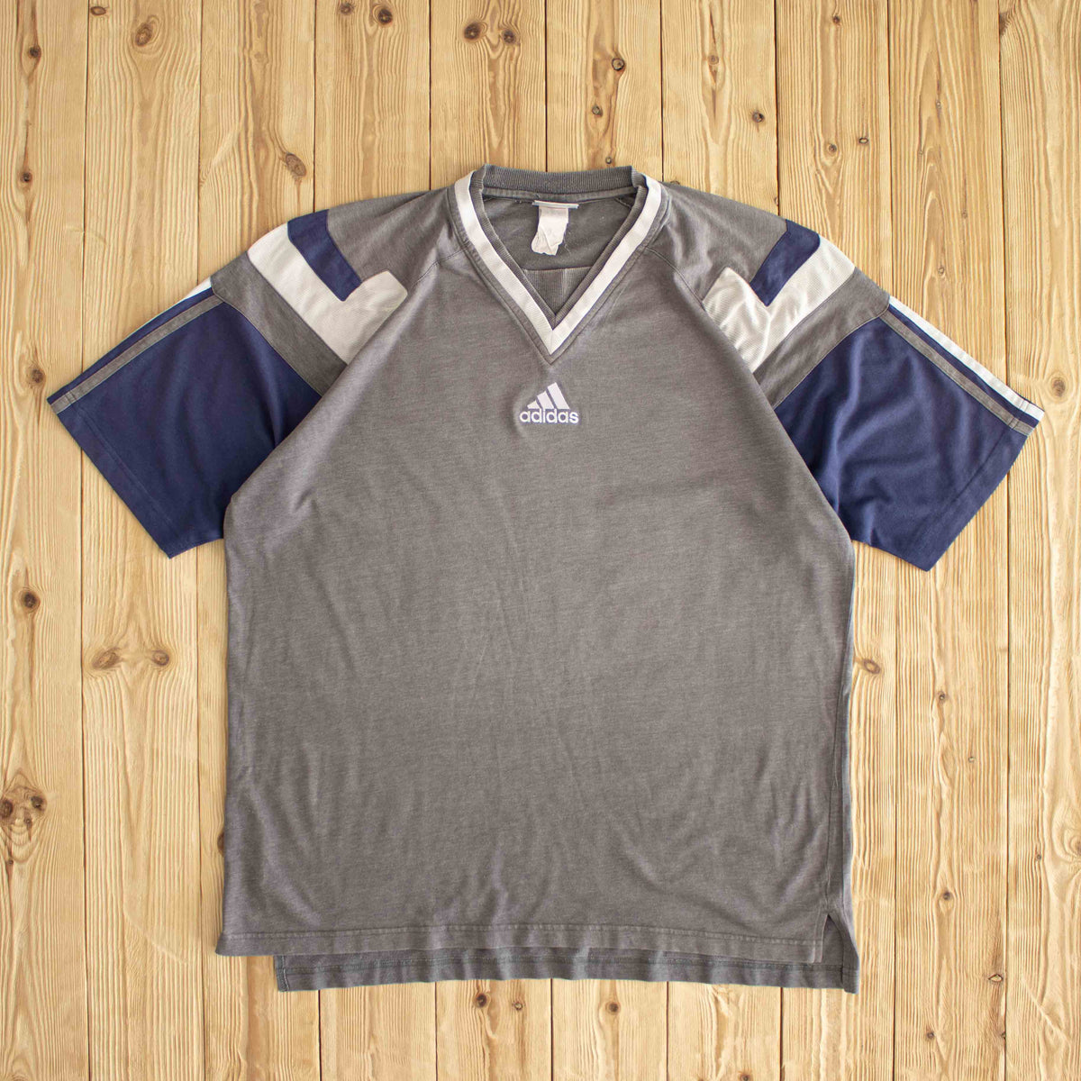 (L/XL) Adidas Vintage Embroidered T-Shirt Beige