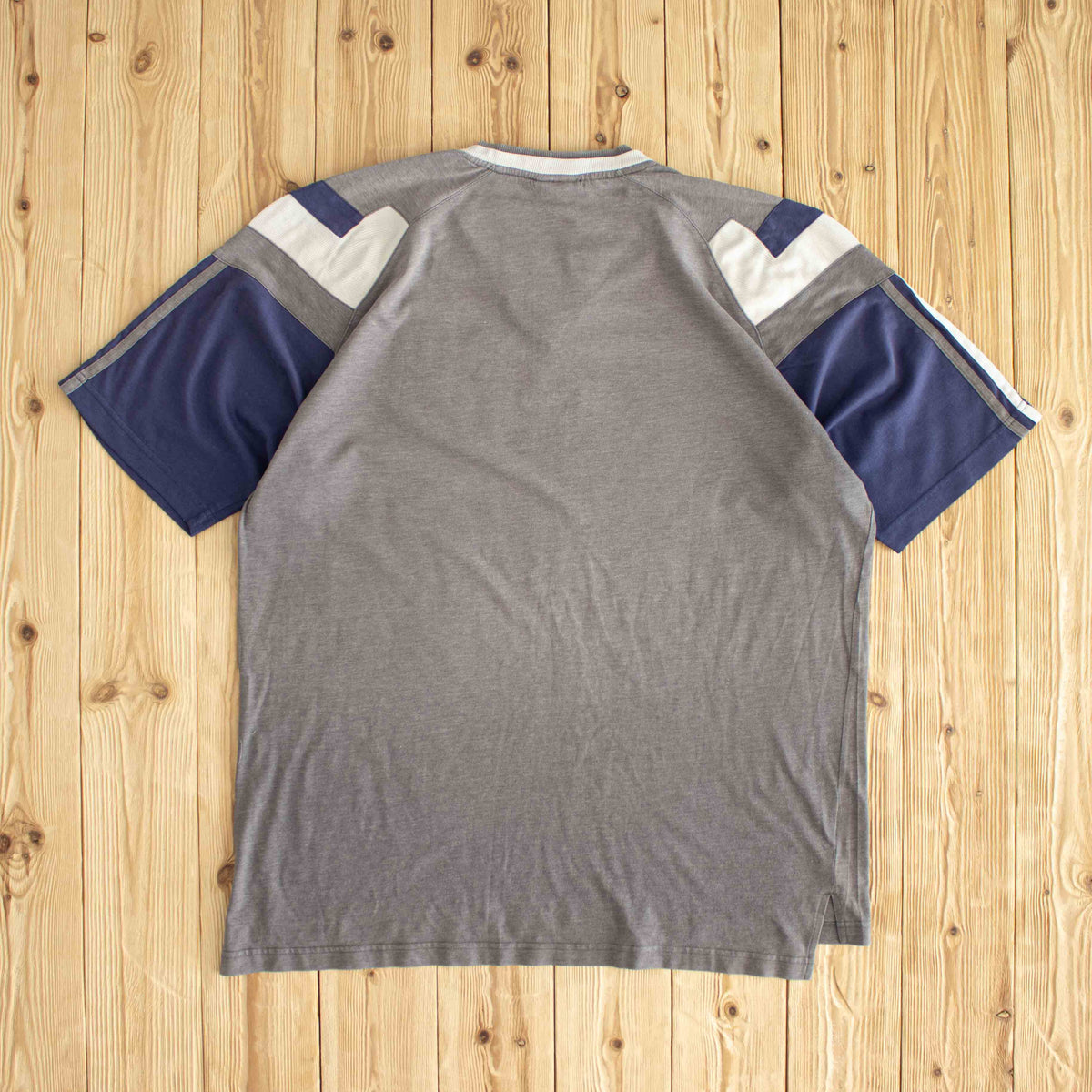 (L/XL) Adidas Vintage Embroidered T-Shirt Beige