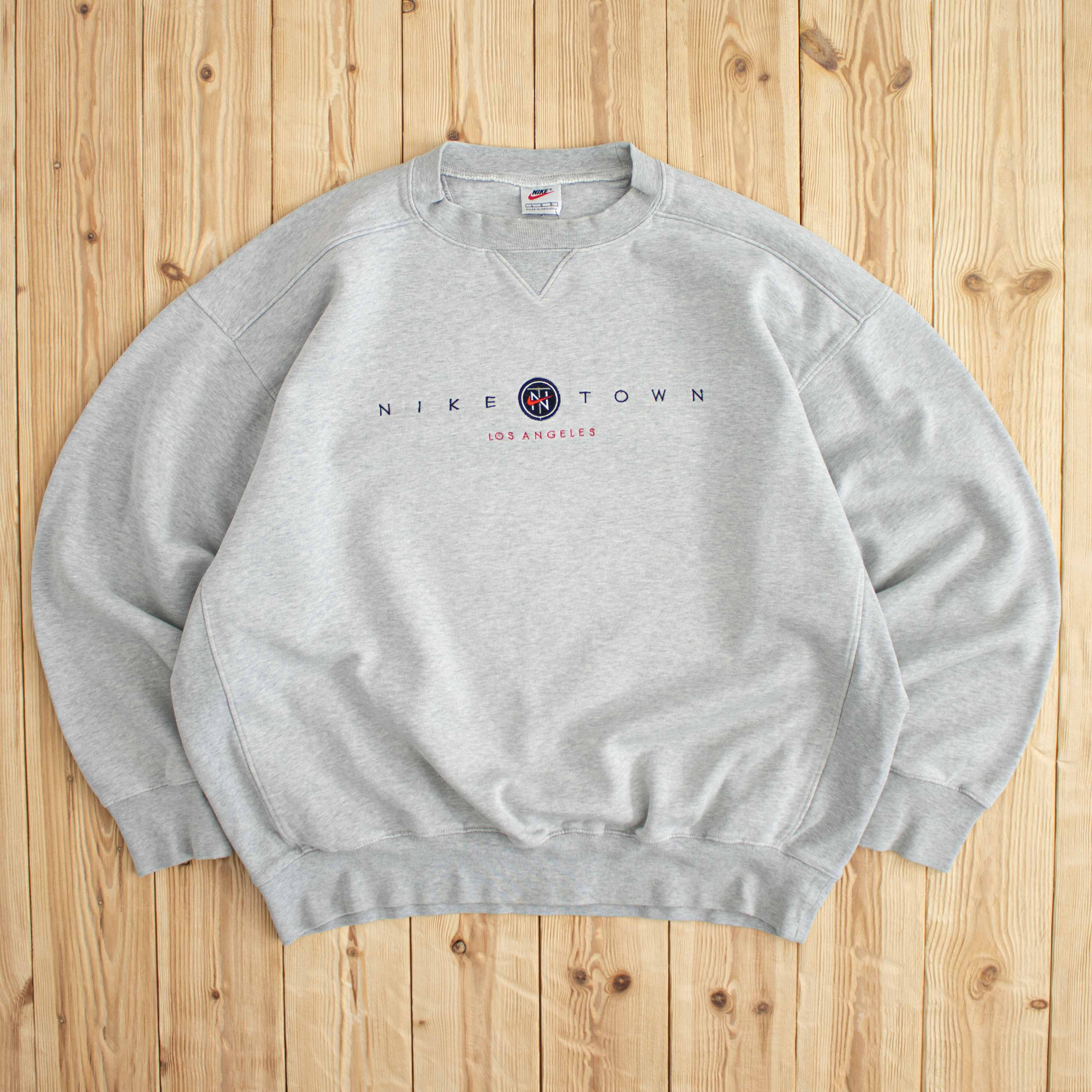 (L) Vintage Nike Town Los Angeles Embroidered Sweatshirt
