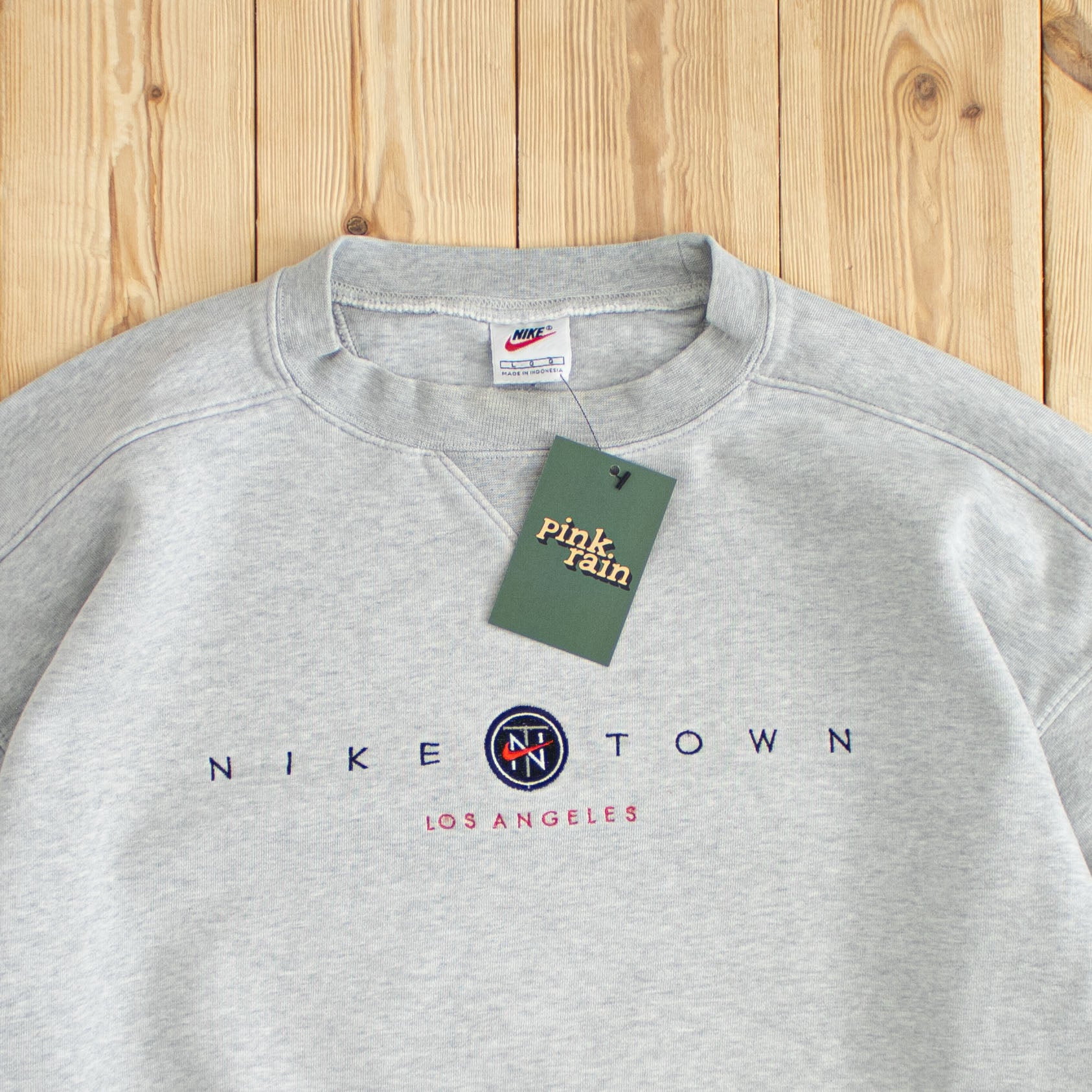 (L) Vintage Nike Town Los Angeles Embroidered Sweatshirt