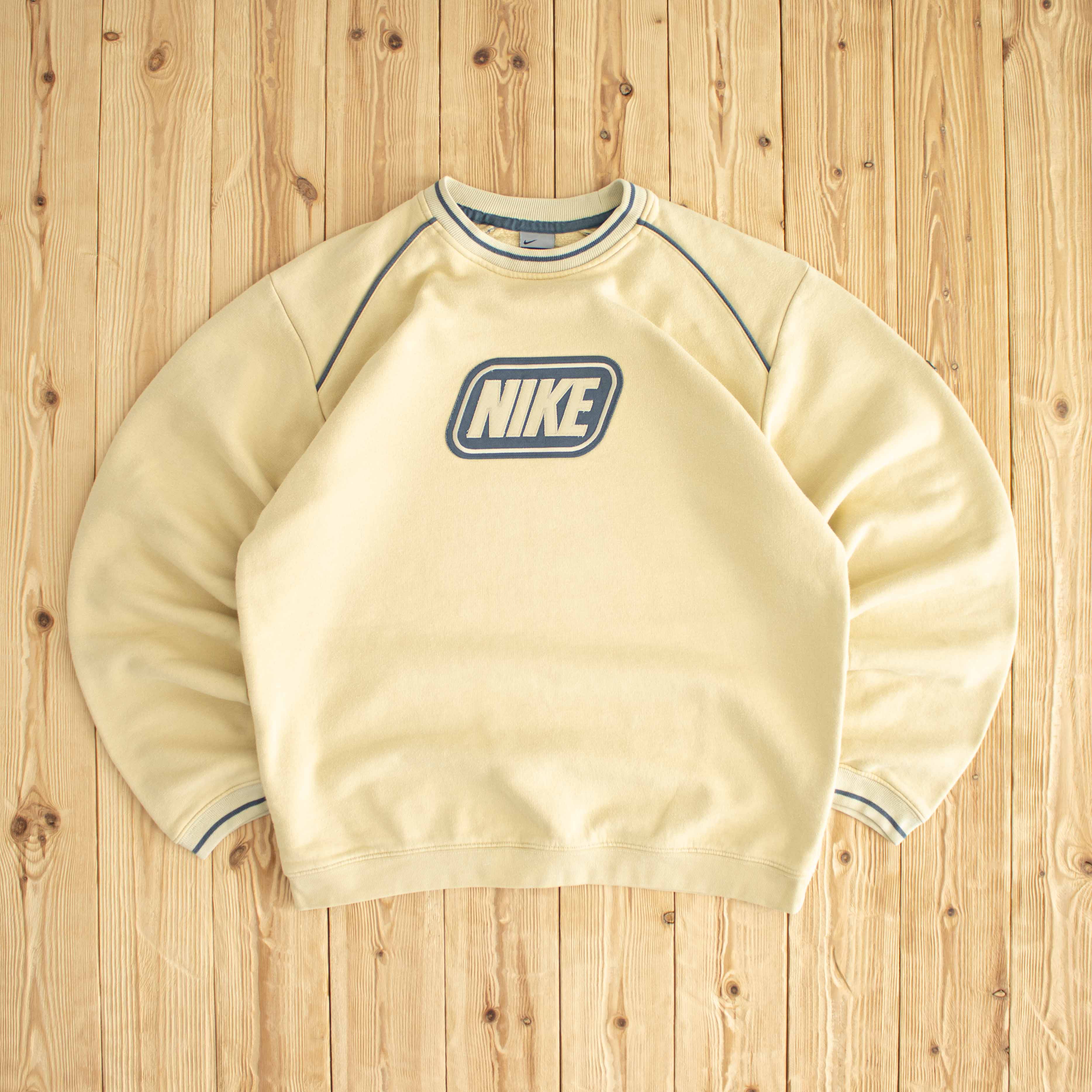 (L) Nike Spell Out Vintage Embroidered Sweatshirt Beige
