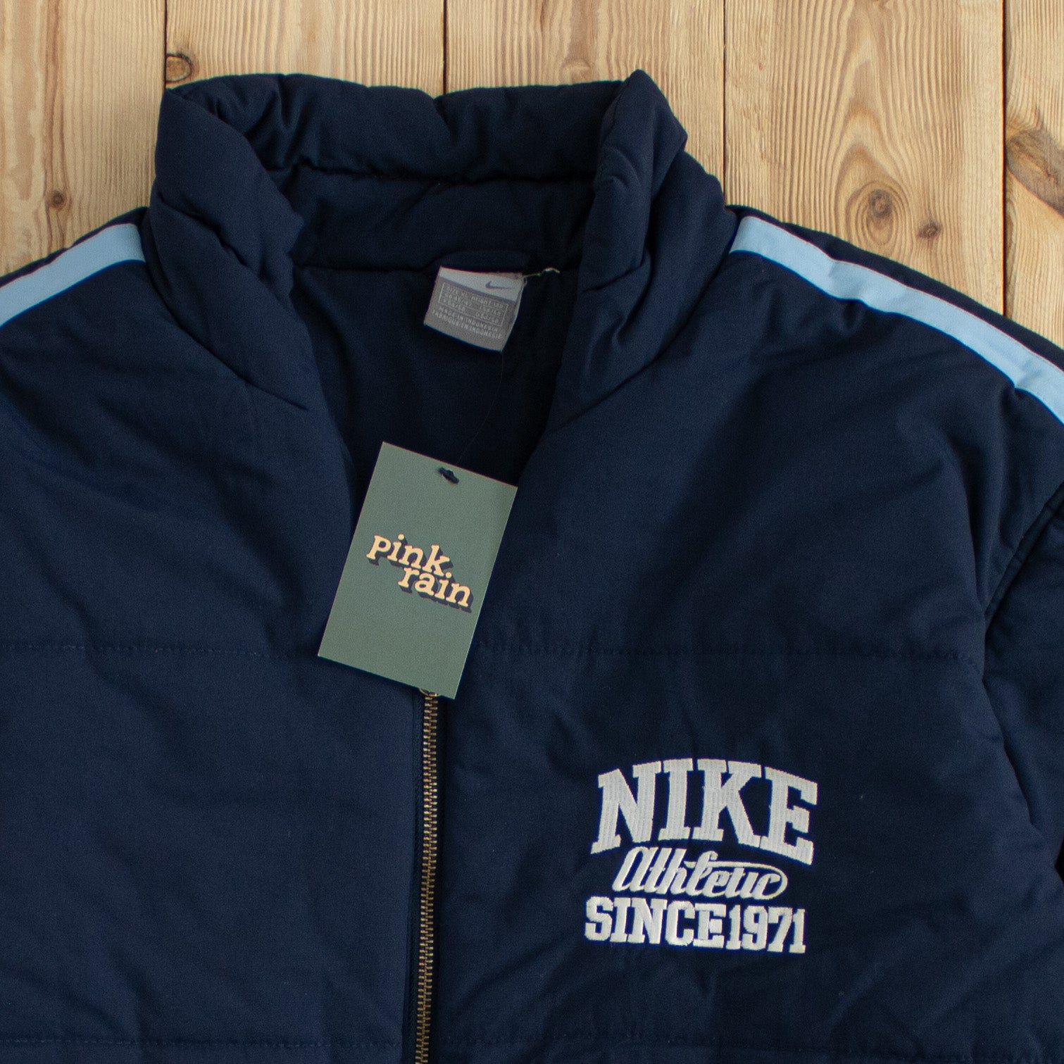 (L) Vintage Nike Athletic Super Heavy Embroidered Puffer Jacket
