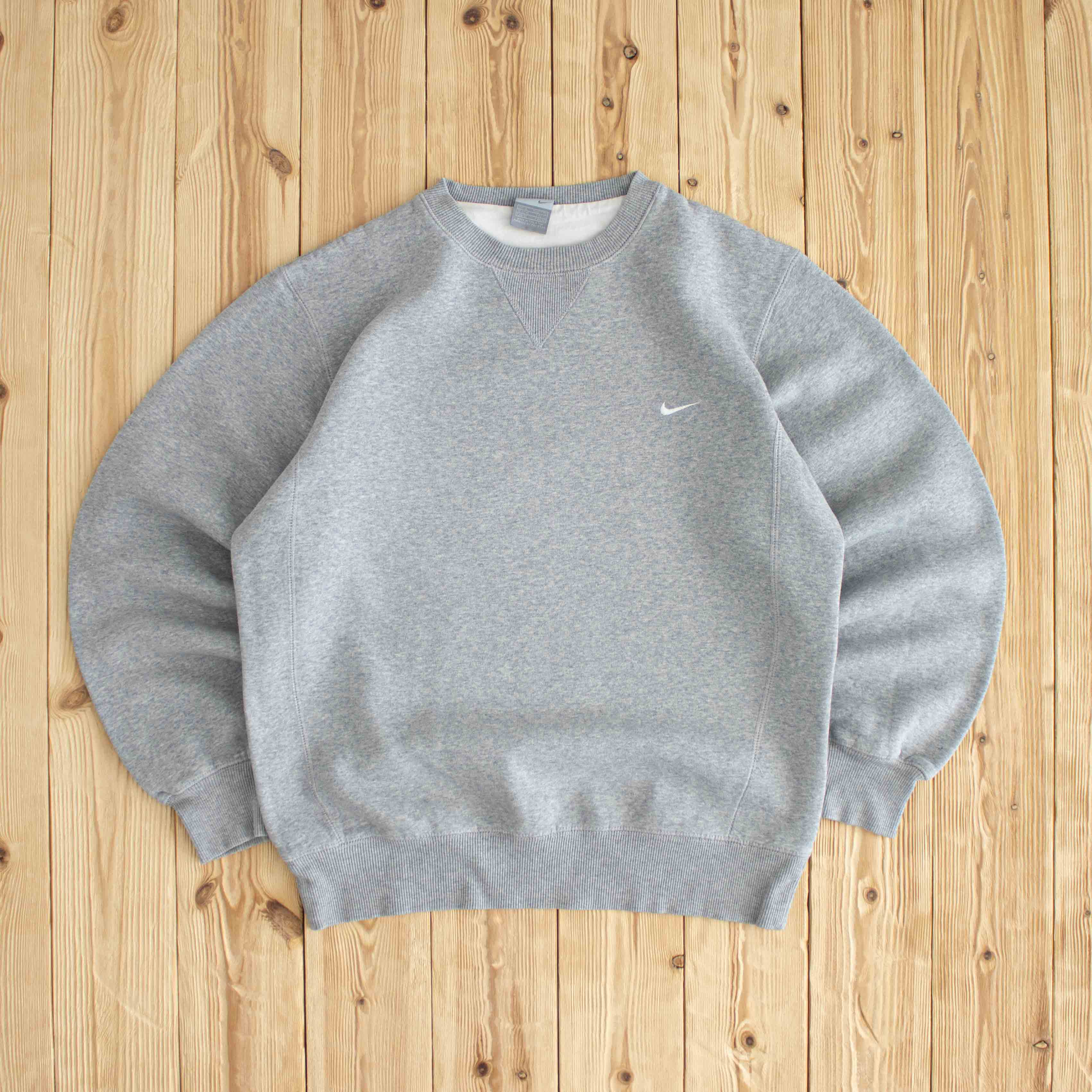(M) Nike Vintage Essential Embroidered Sweatshirt Gray