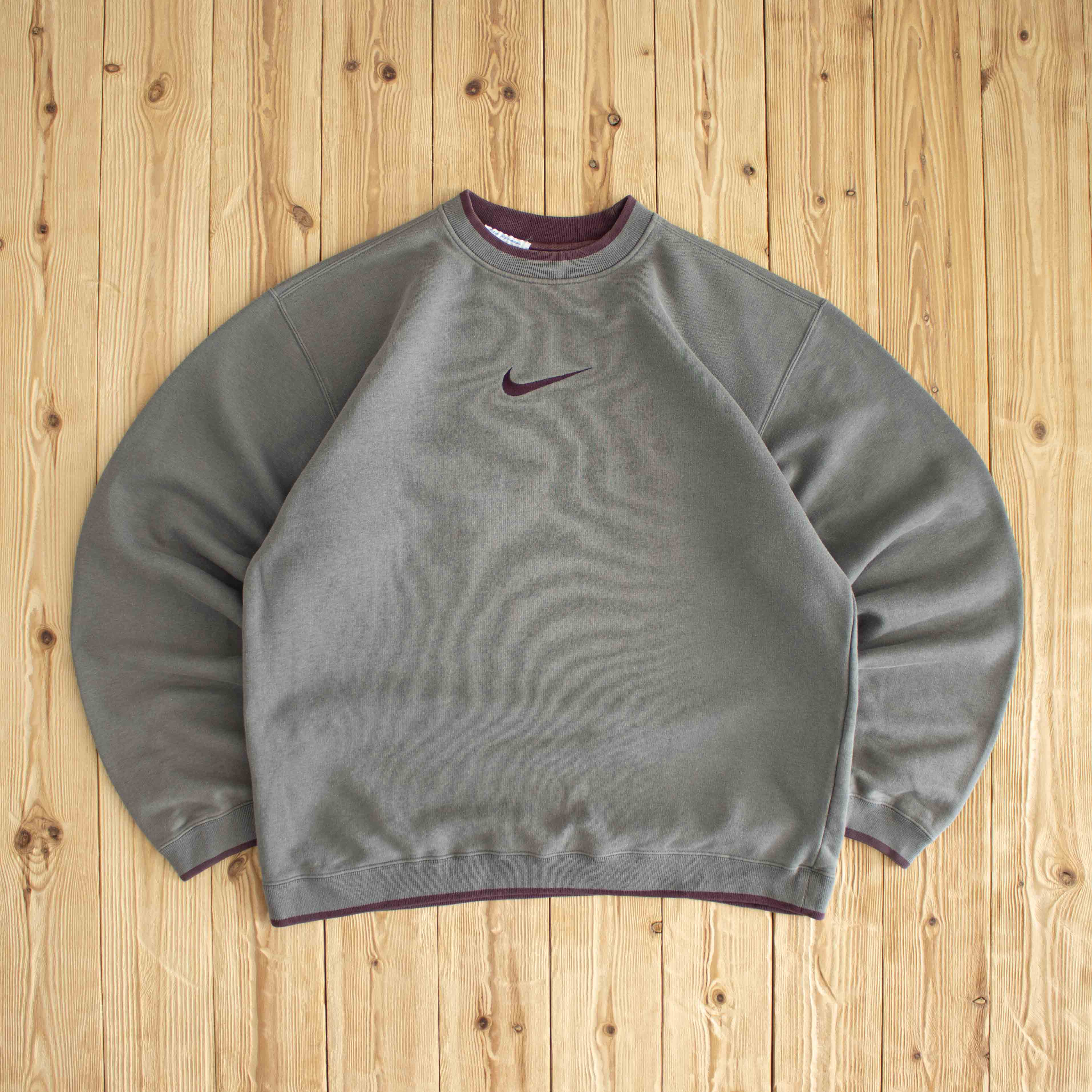 (L) Nike Swoosh Vintage Embroidered Sweatshirt Gray