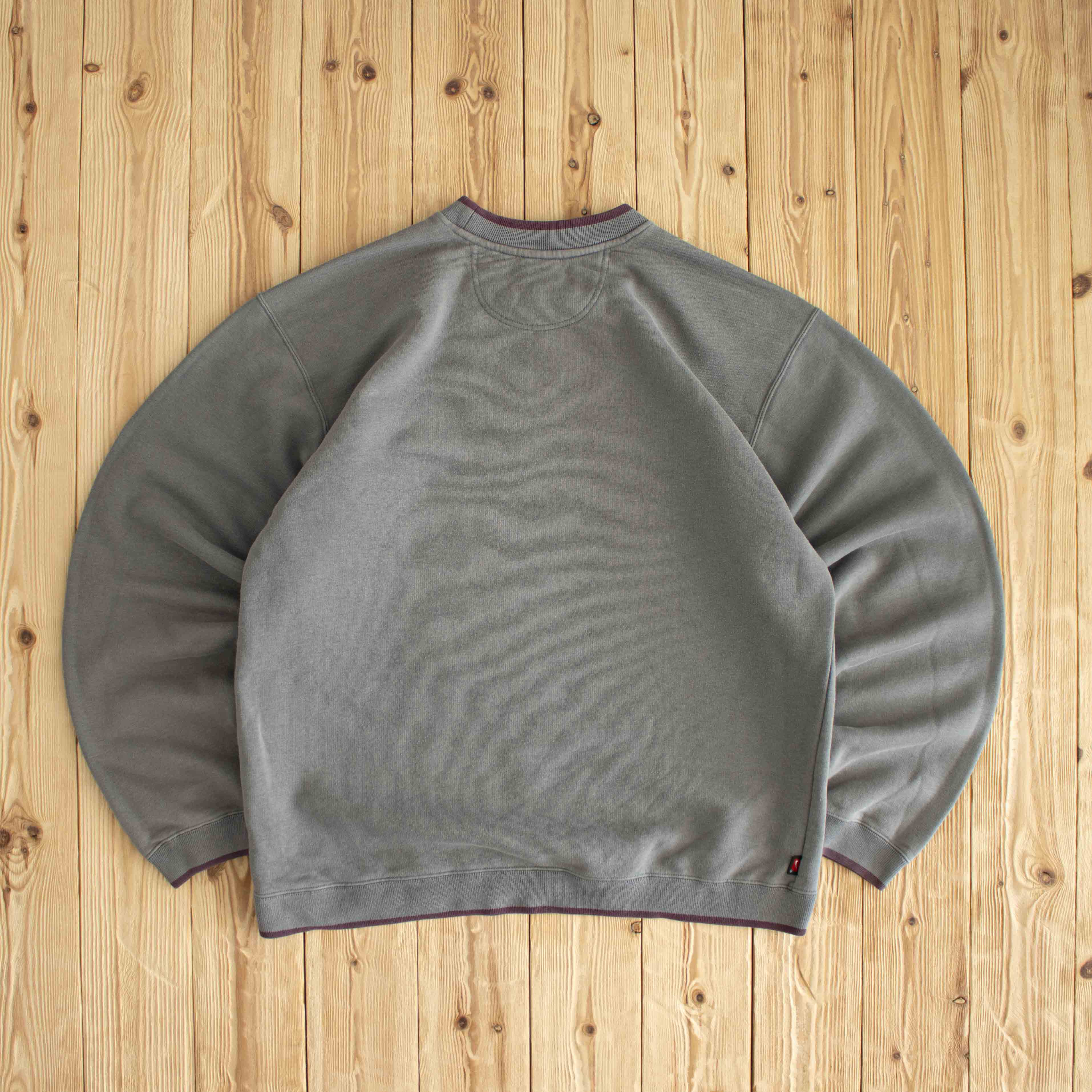 (L) Nike Swoosh Vintage Embroidered Sweatshirt Gray