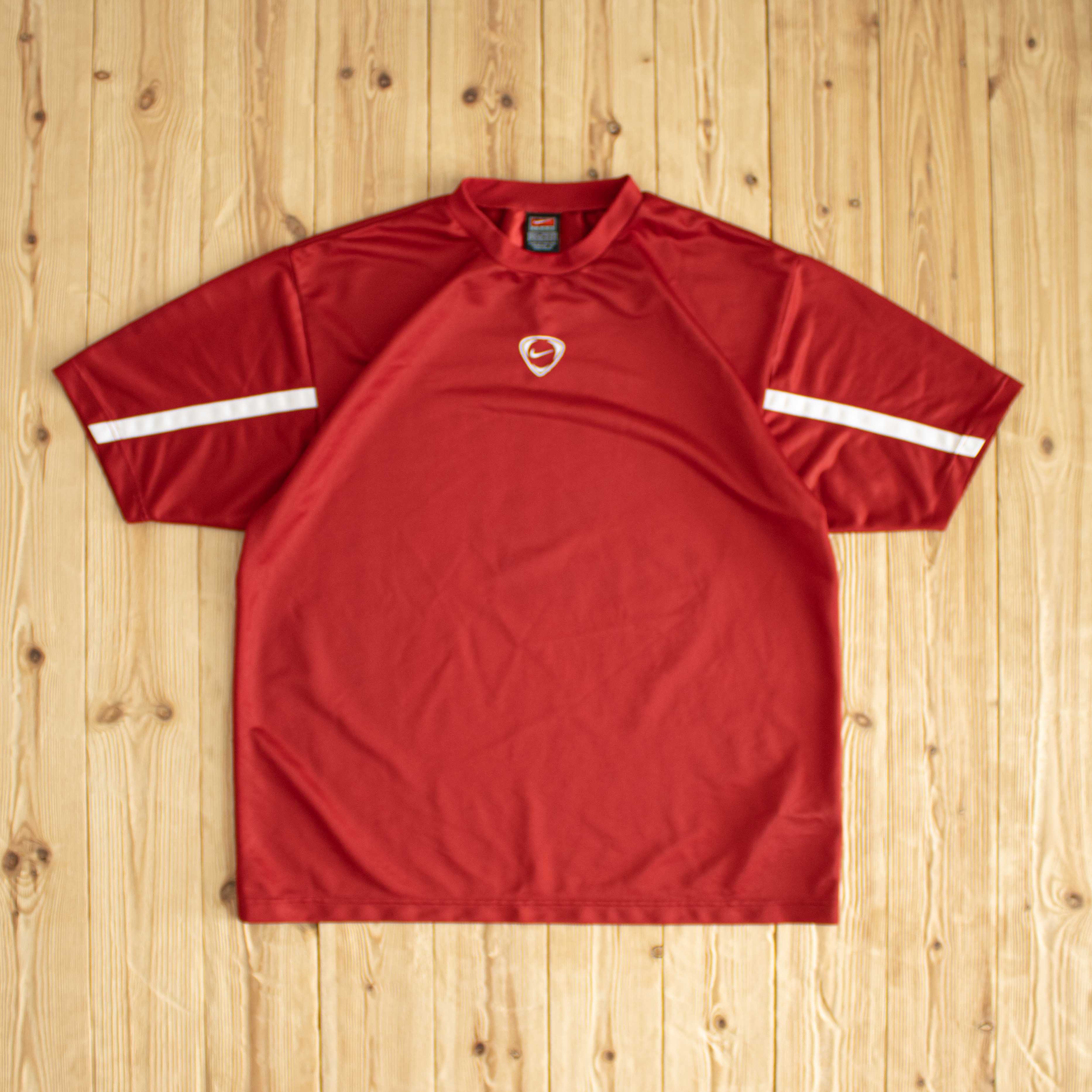 (L) Nike Team Center Swoosh Vintage Embroidered T-Shirt Red