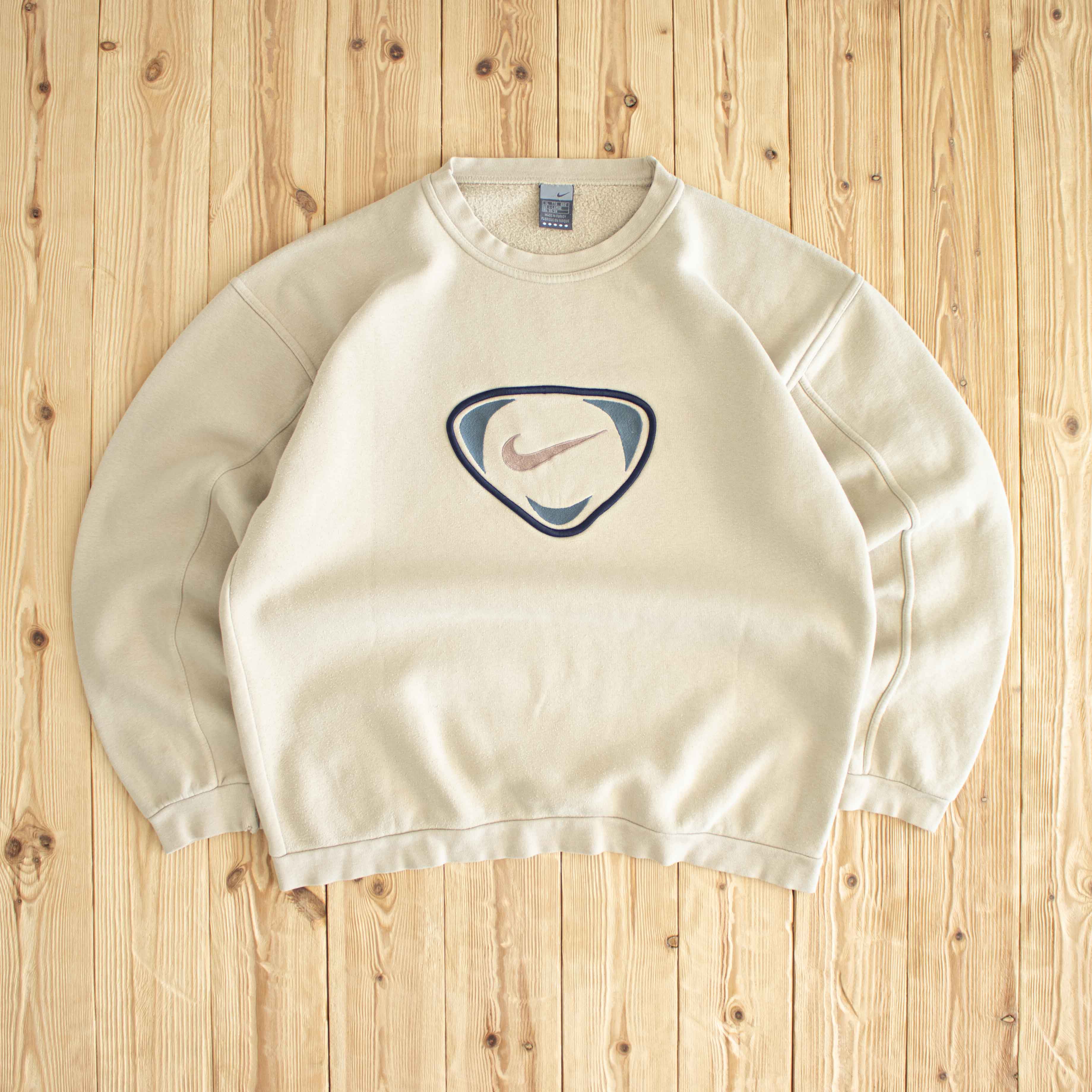 (L) Nike Swoosh Vintage Embroidered Sweatshirt Beige