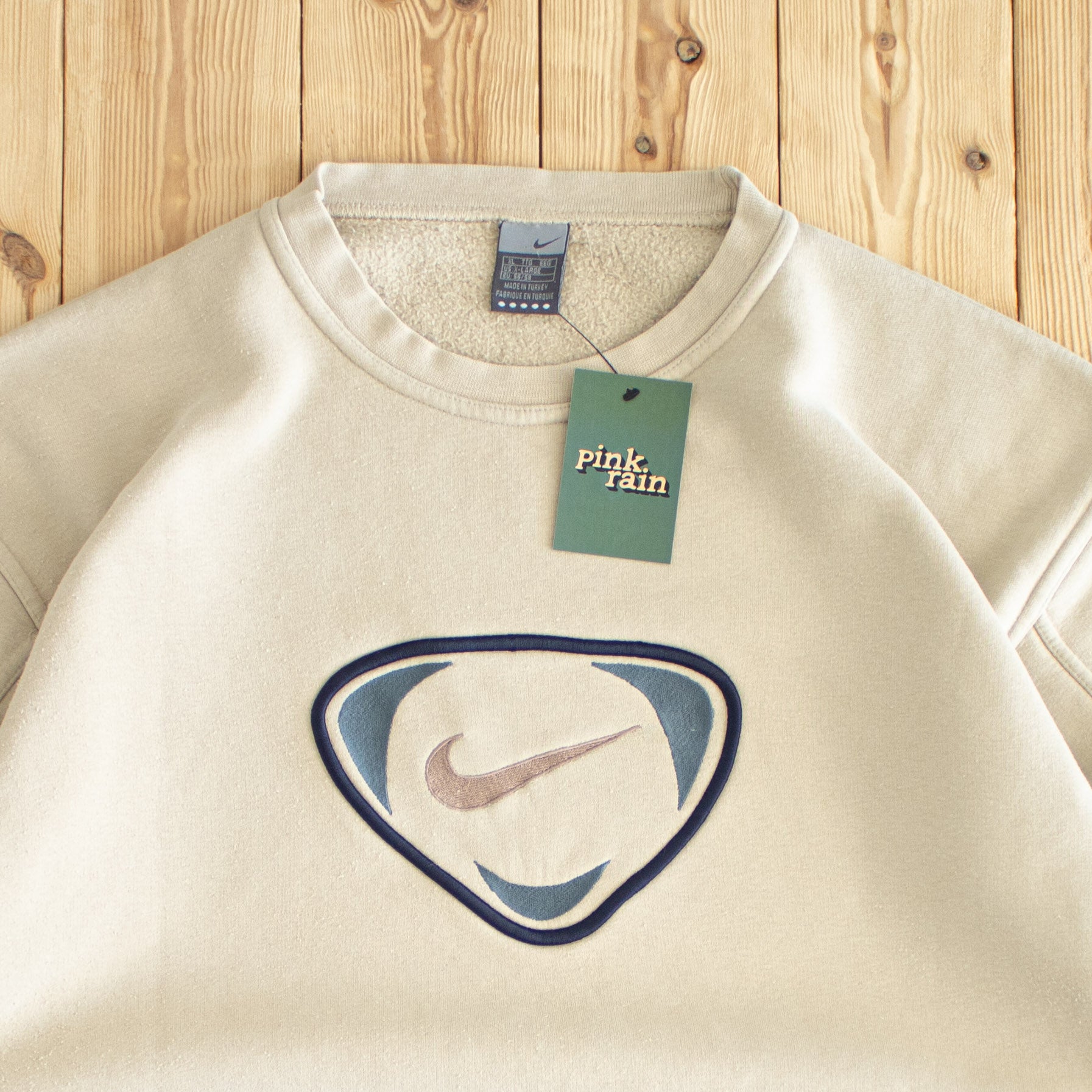 (L) Nike Swoosh Vintage Embroidered Sweatshirt Beige
