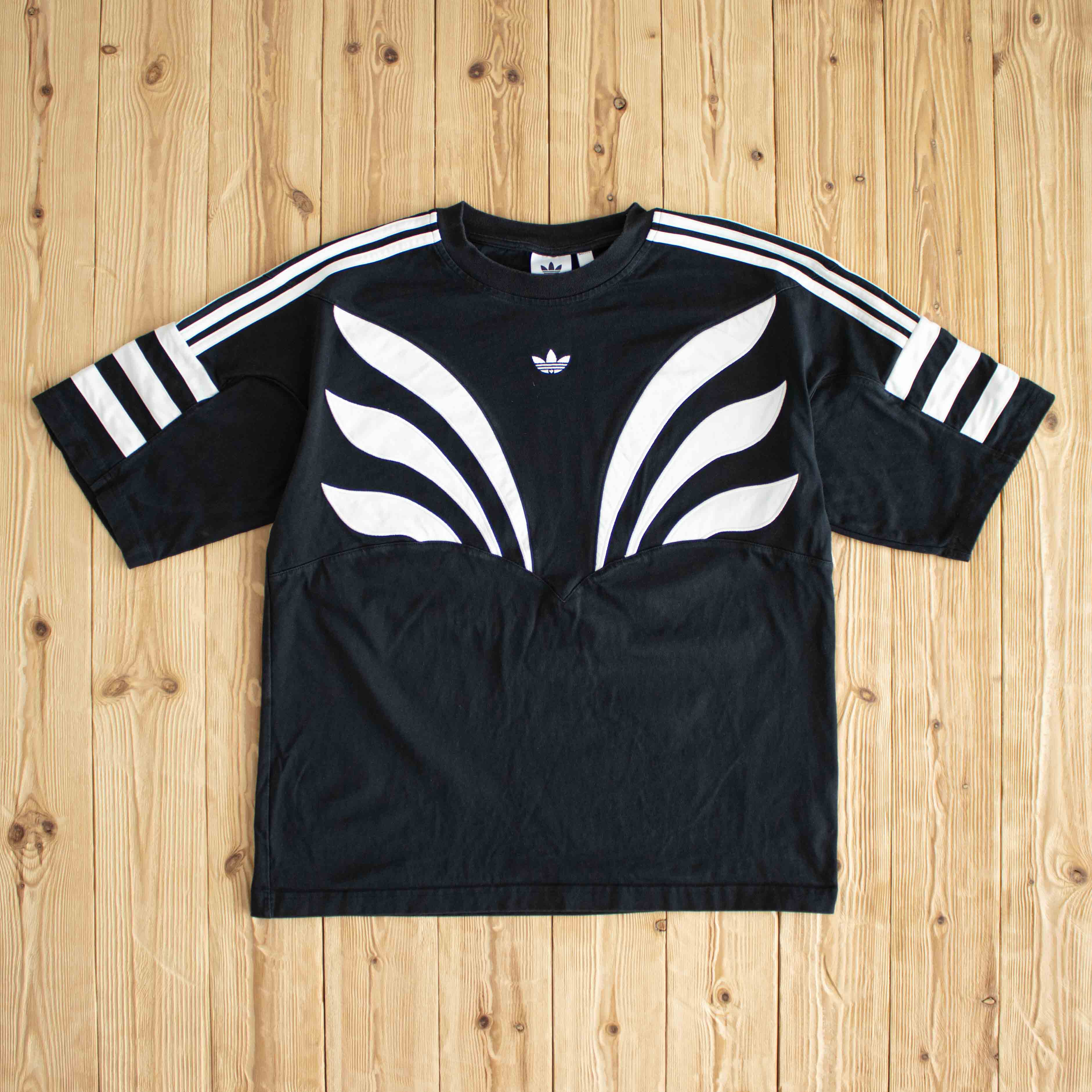 (M/L) Adidas Striped Embroidered Modern T-Shirt Black