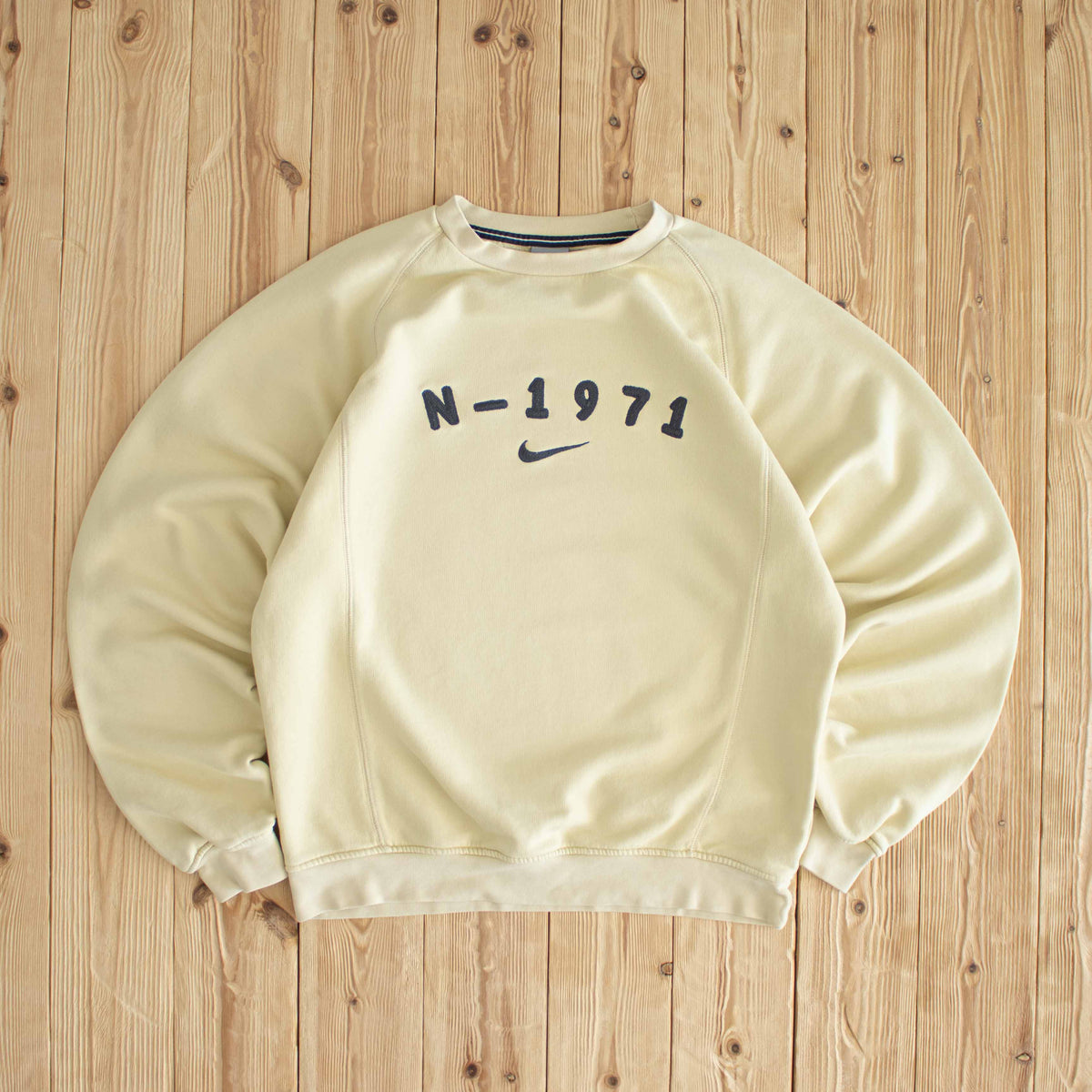 (M) Nike Swoosh 1971 Vintage Embroidered Sweatshirt Beige