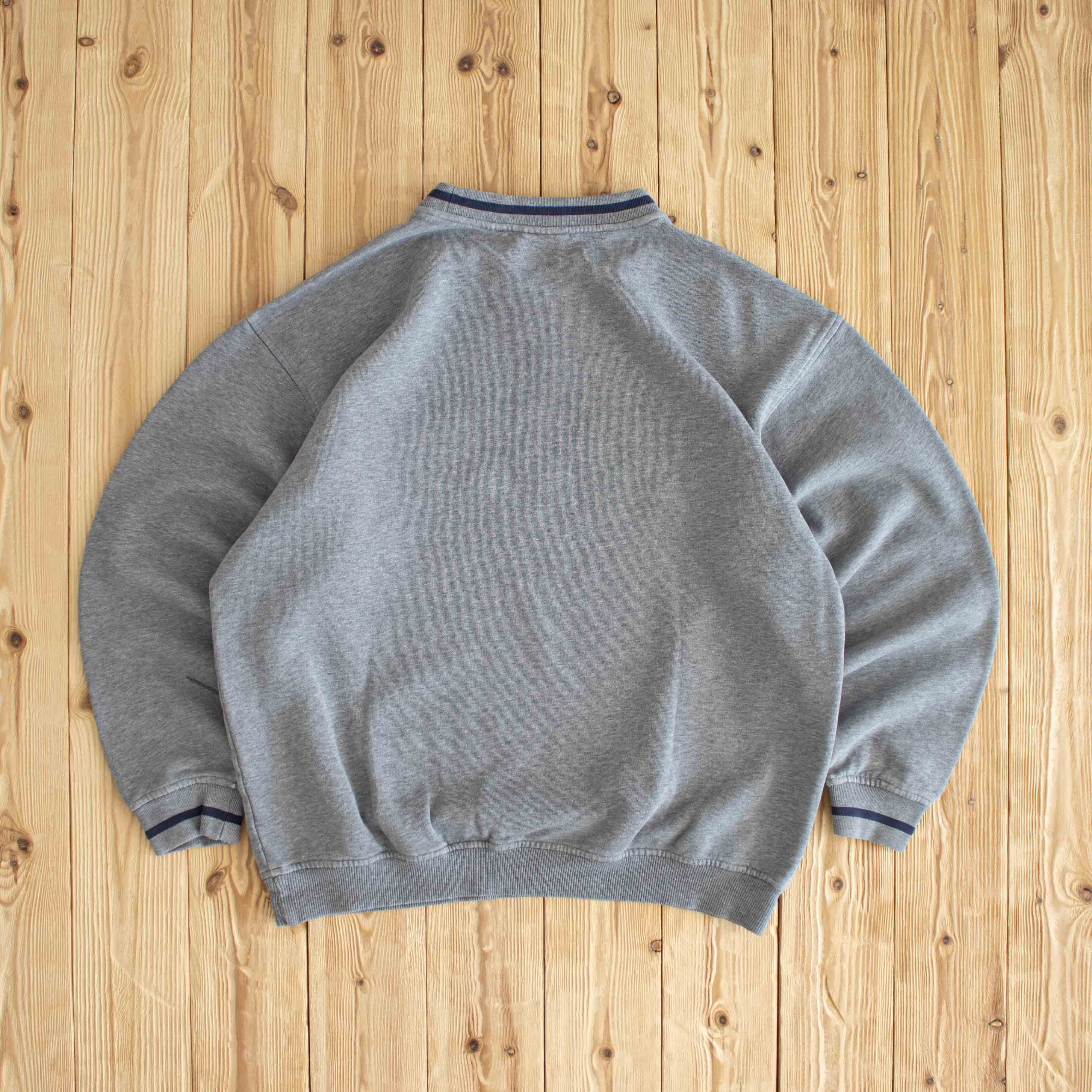 (M/L) Fila Vintage Embroidered Sweatshirt Gray