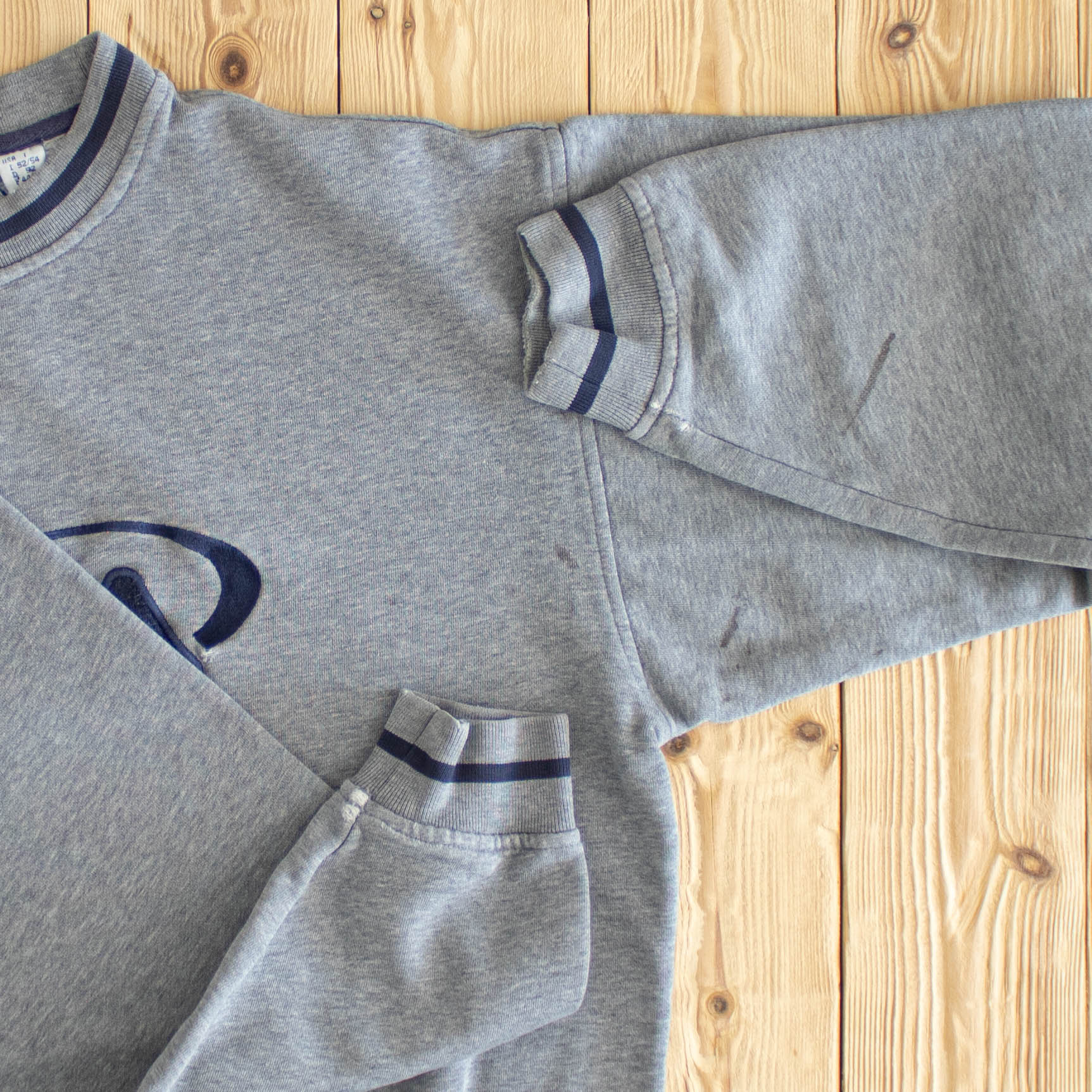 (M/L) Fila Vintage Embroidered Sweatshirt Gray