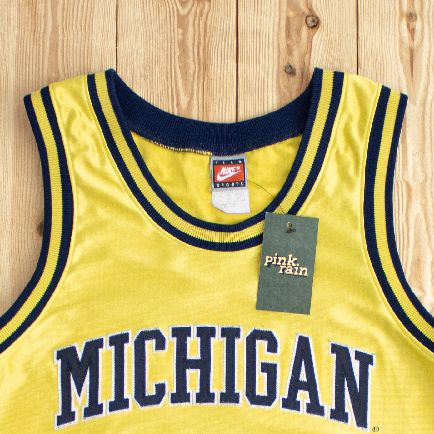 (S/M) Vintage Nike Michigan Embroidered Jersey