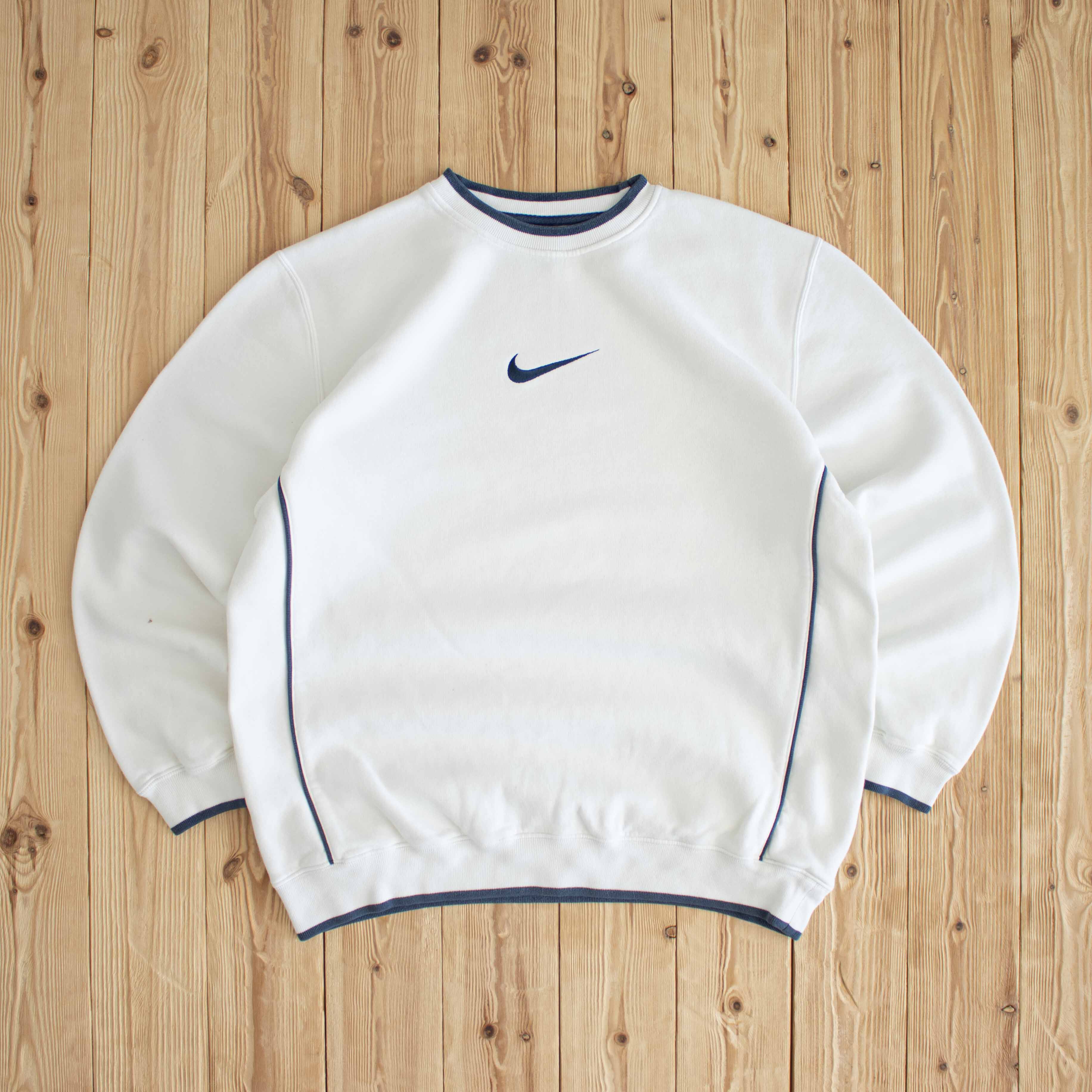 (L) Nike Swoosh Vintage Embroidered Sweatshirt White