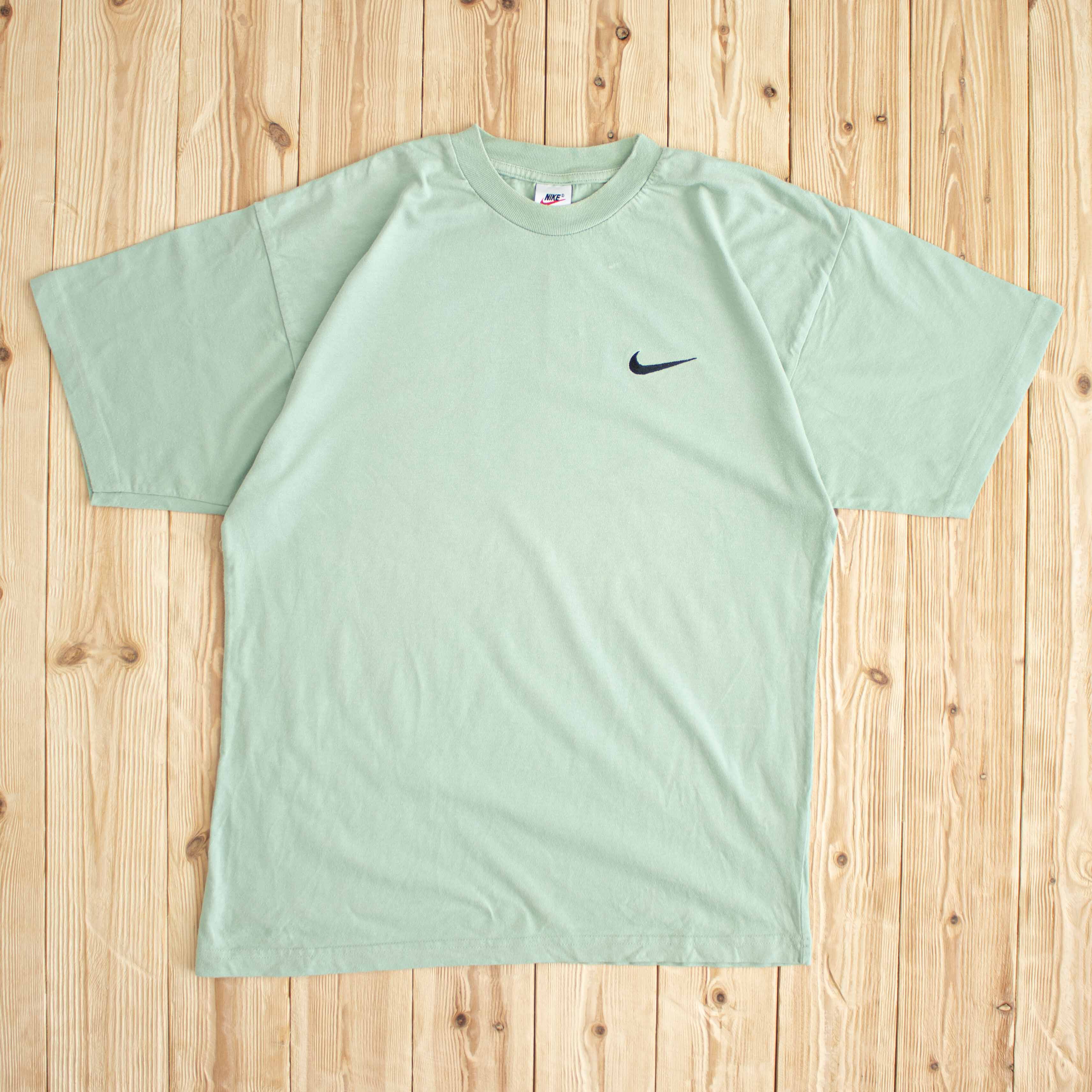 (M) Vintage Nike Essential Embroidered T-Shirt