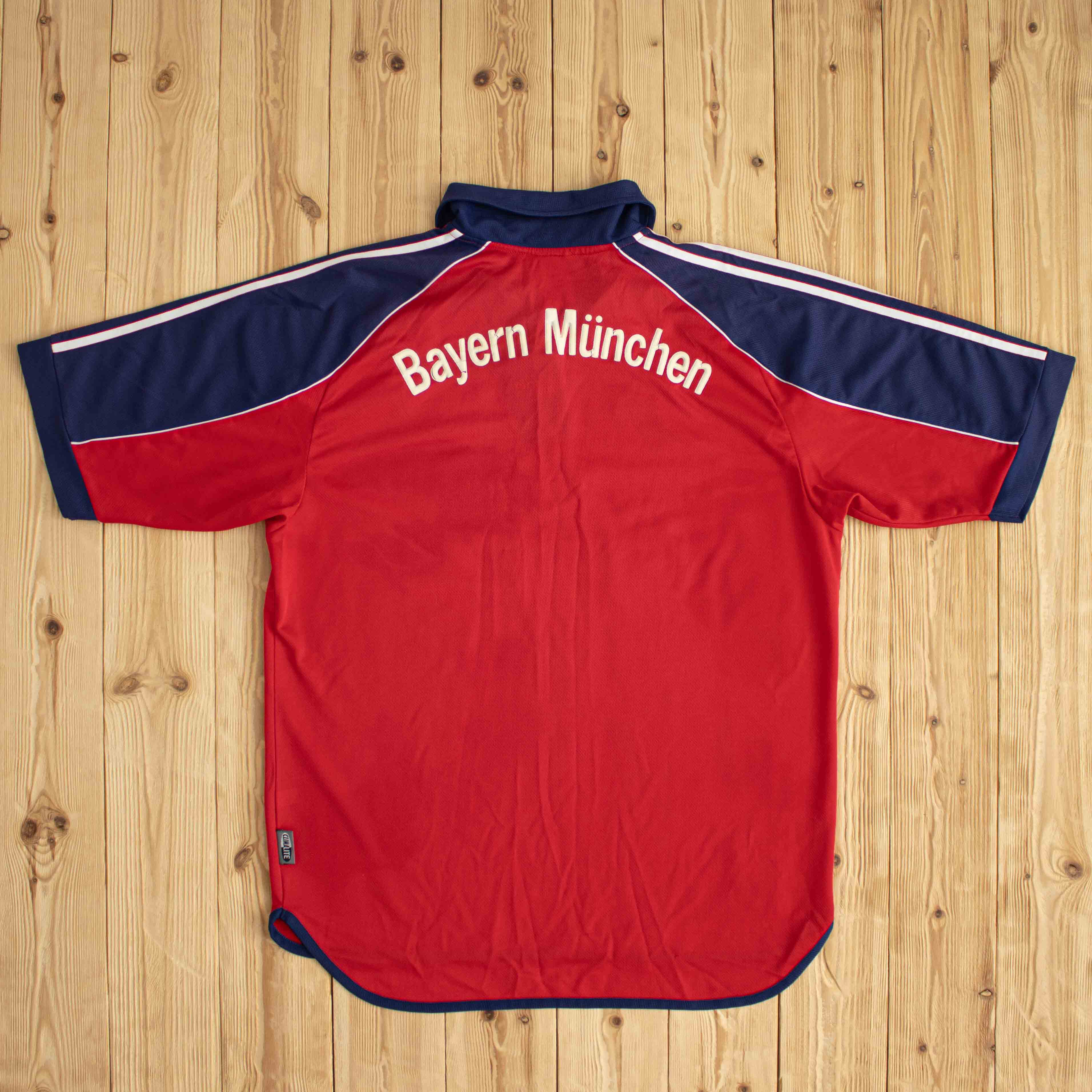 (L/XL) Adidas F.C. Bayern Munchen Vintage Embroidered T-Shirt Red