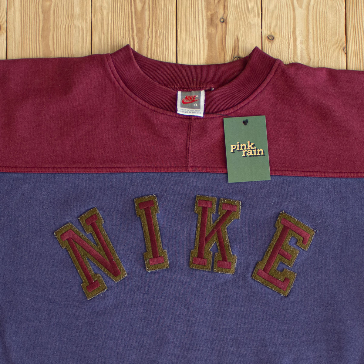 (L) Nike Spell Out Vintage Embroidered Sweatshirt Purple