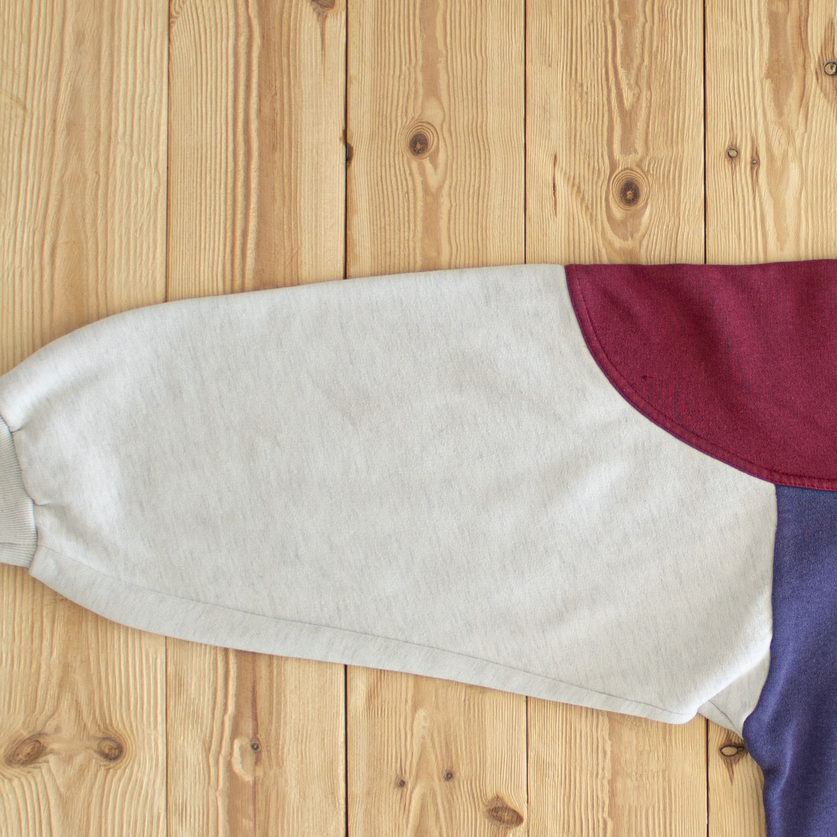 (L) Nike Spell Out Vintage Embroidered Sweatshirt Purple