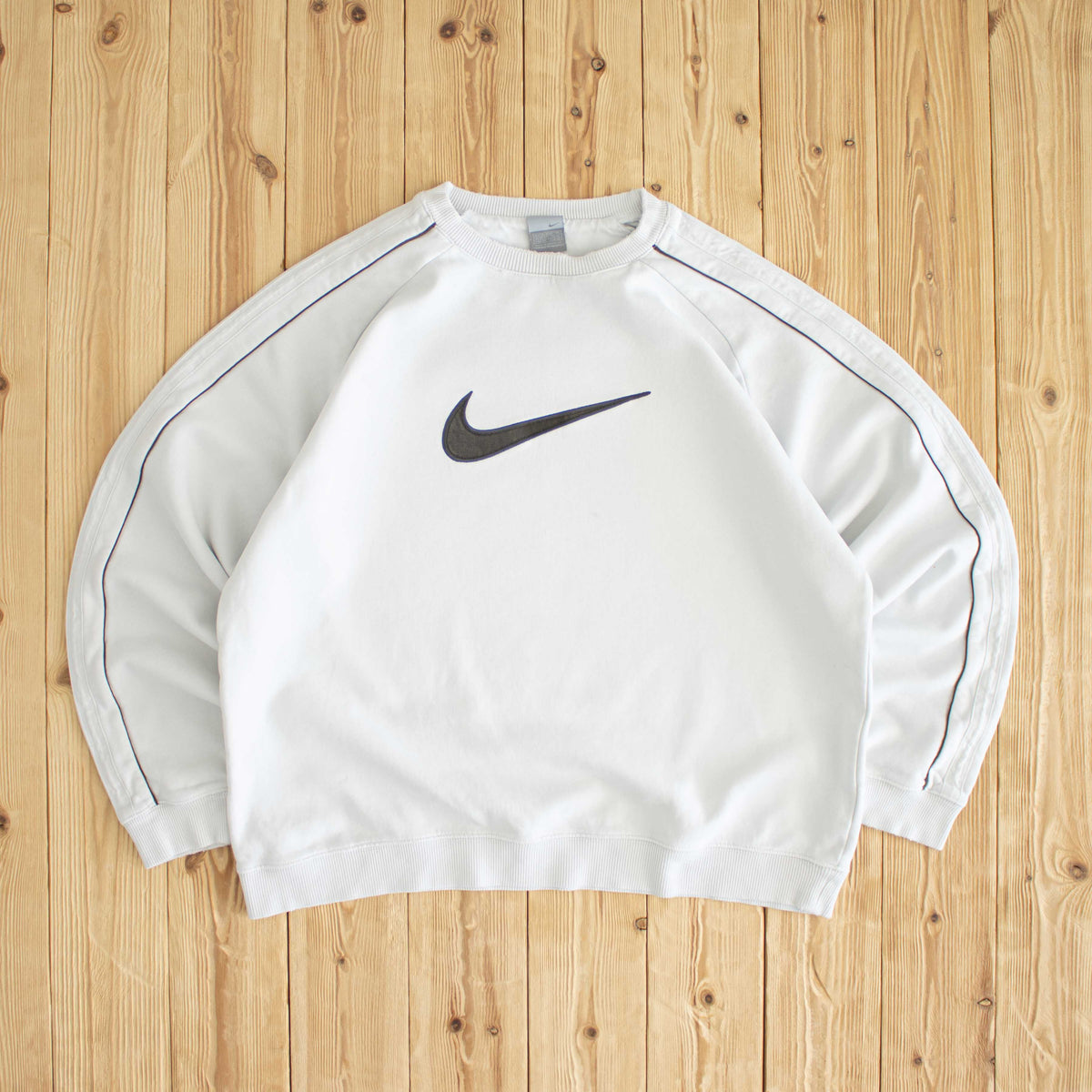 (L) Nike Swoosh Vintage Embroidered Sweatshirt White