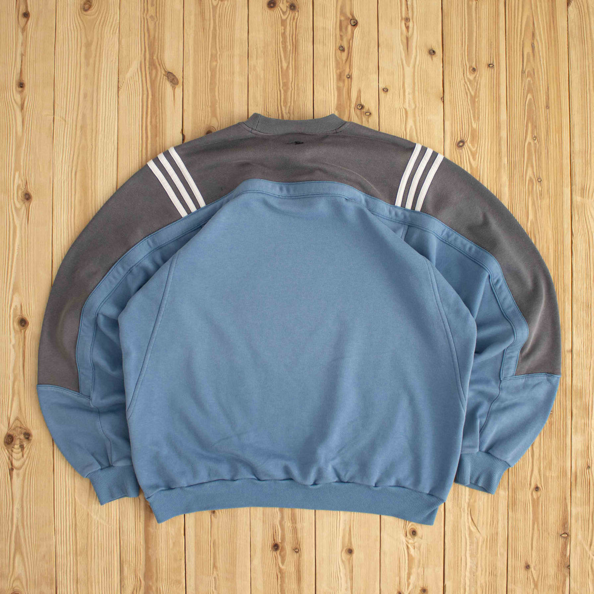 (L) Adidas Vintage Essential Embroidered Sweatshirt Blue