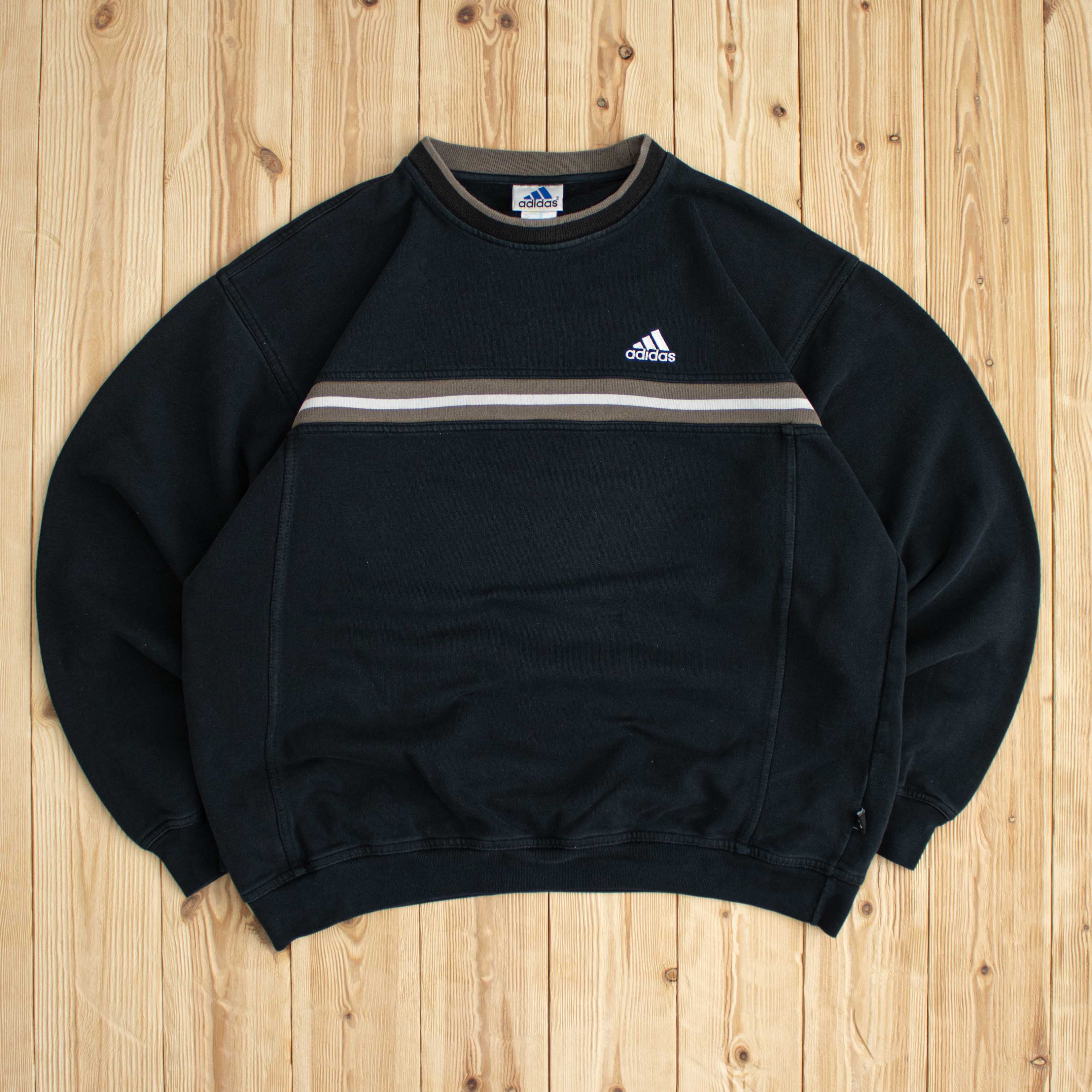 (M) Vintage Adidas Essential Embroidered Sweatshirt