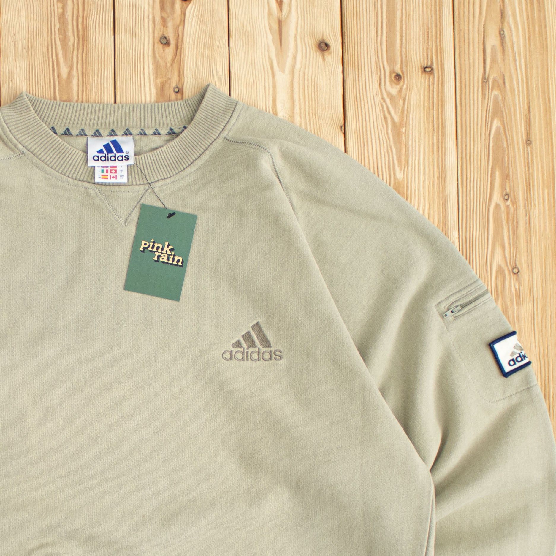 (M) Vintage Adidas Essential Embroidered Sweatshirt
