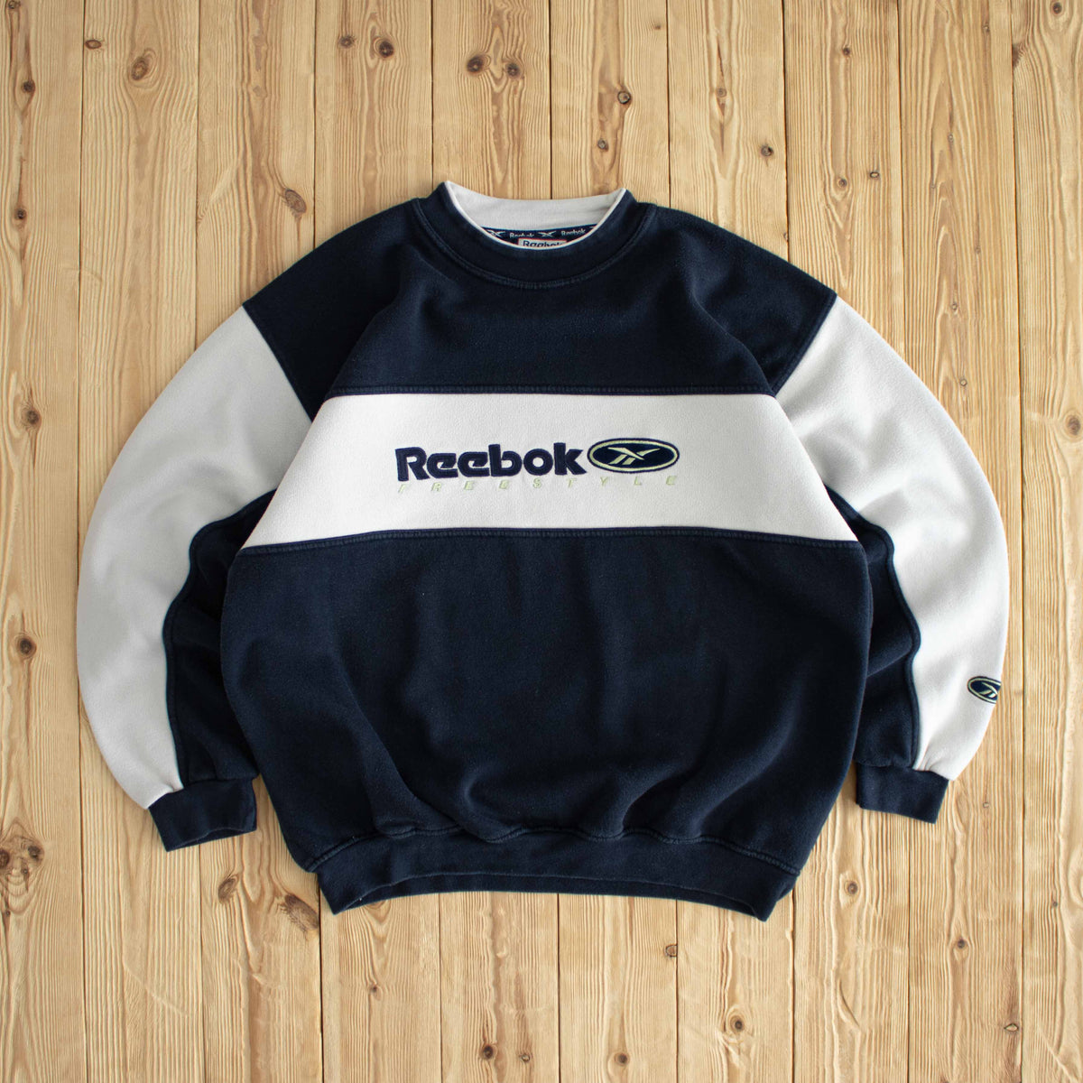 (L) Reebok Freestyle Vintage Embroidered Sweatshirt Blue
