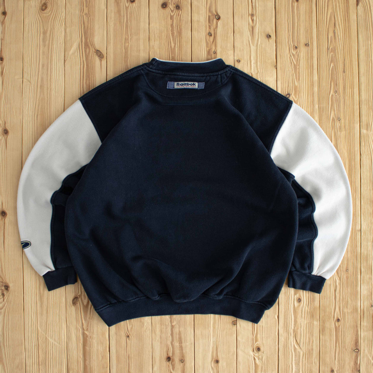 (L) Reebok Freestyle Vintage Embroidered Sweatshirt Blue