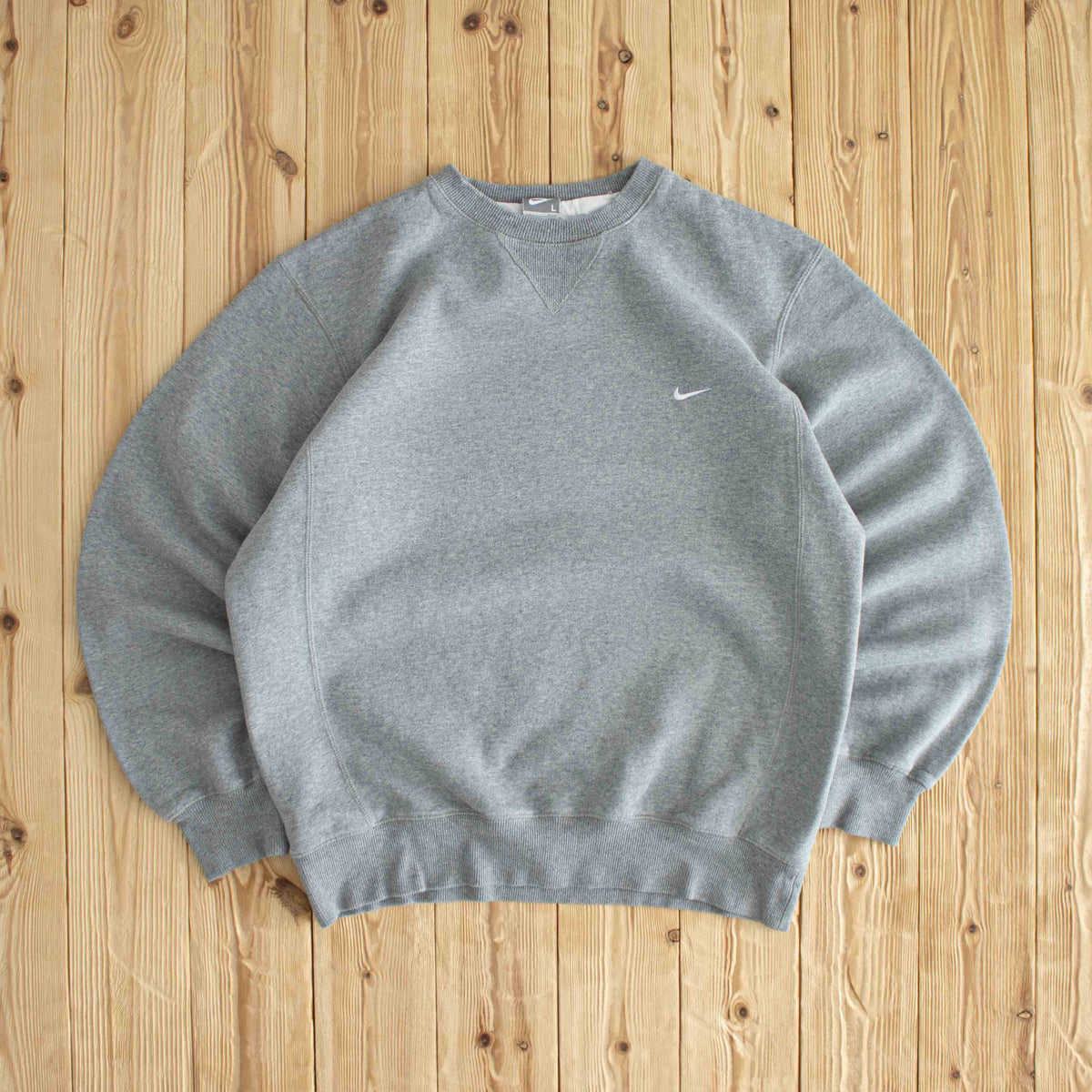 (L) Nike Vintage Essential Embroidered Sweatshirt Gray