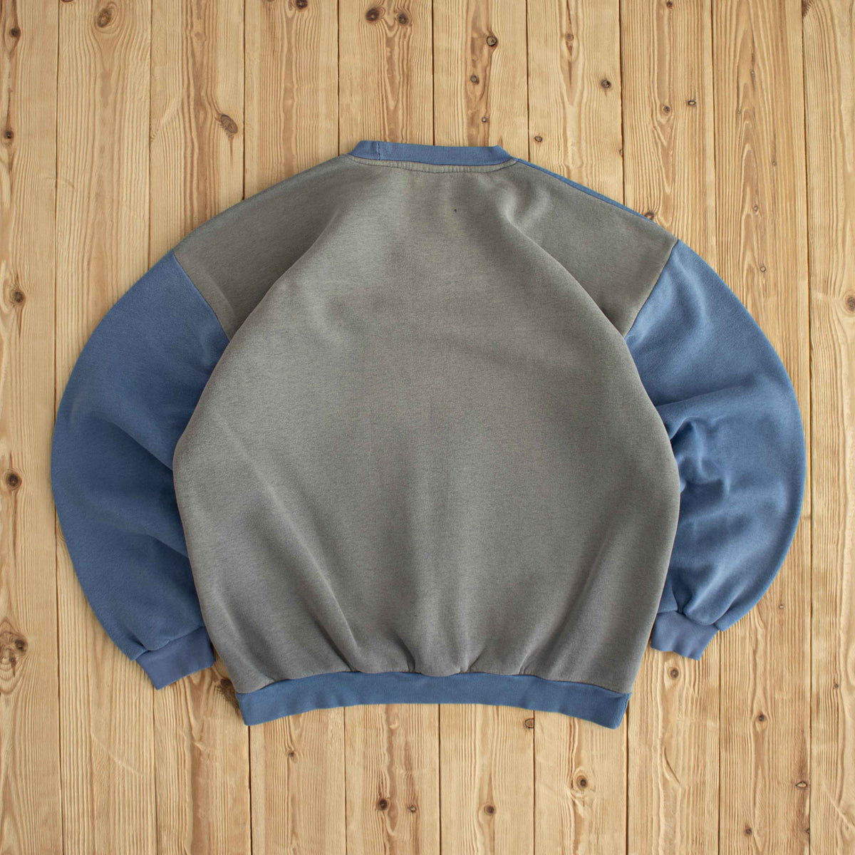 (L) Nike Vintage Essential Embroidered Sweatshirt Blue Gray