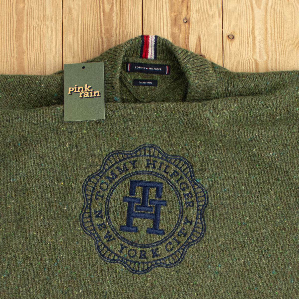 (M) Tommy Hilfiger New York City Vintage Embroidered Sweater Green