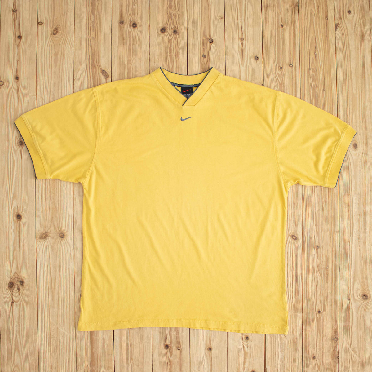 (XL) Nike Center Swoosh Vintage Embroidered T-Shirt Yellow