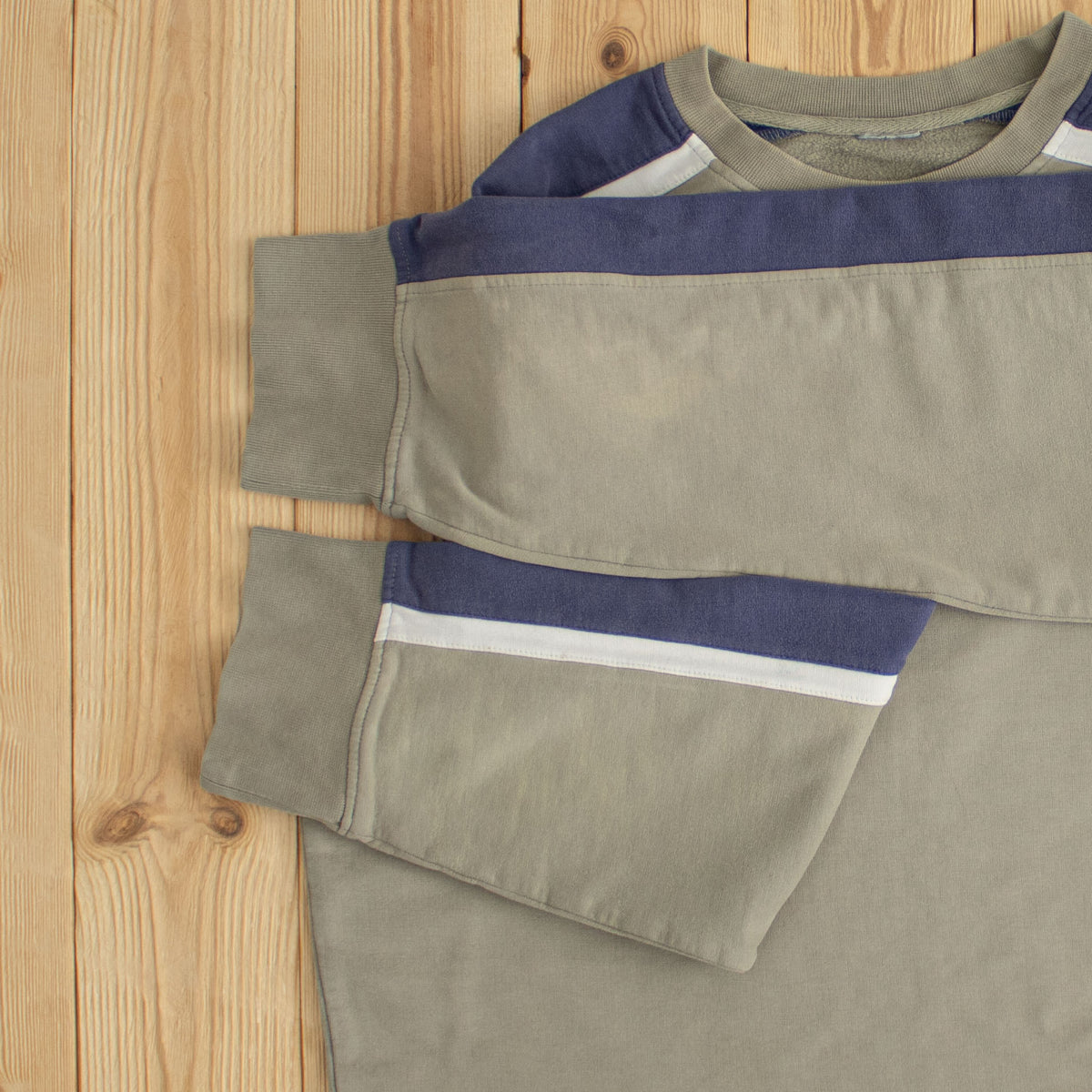 (L) Nike Vintage Essential Embroidered Sweatshirt Beige