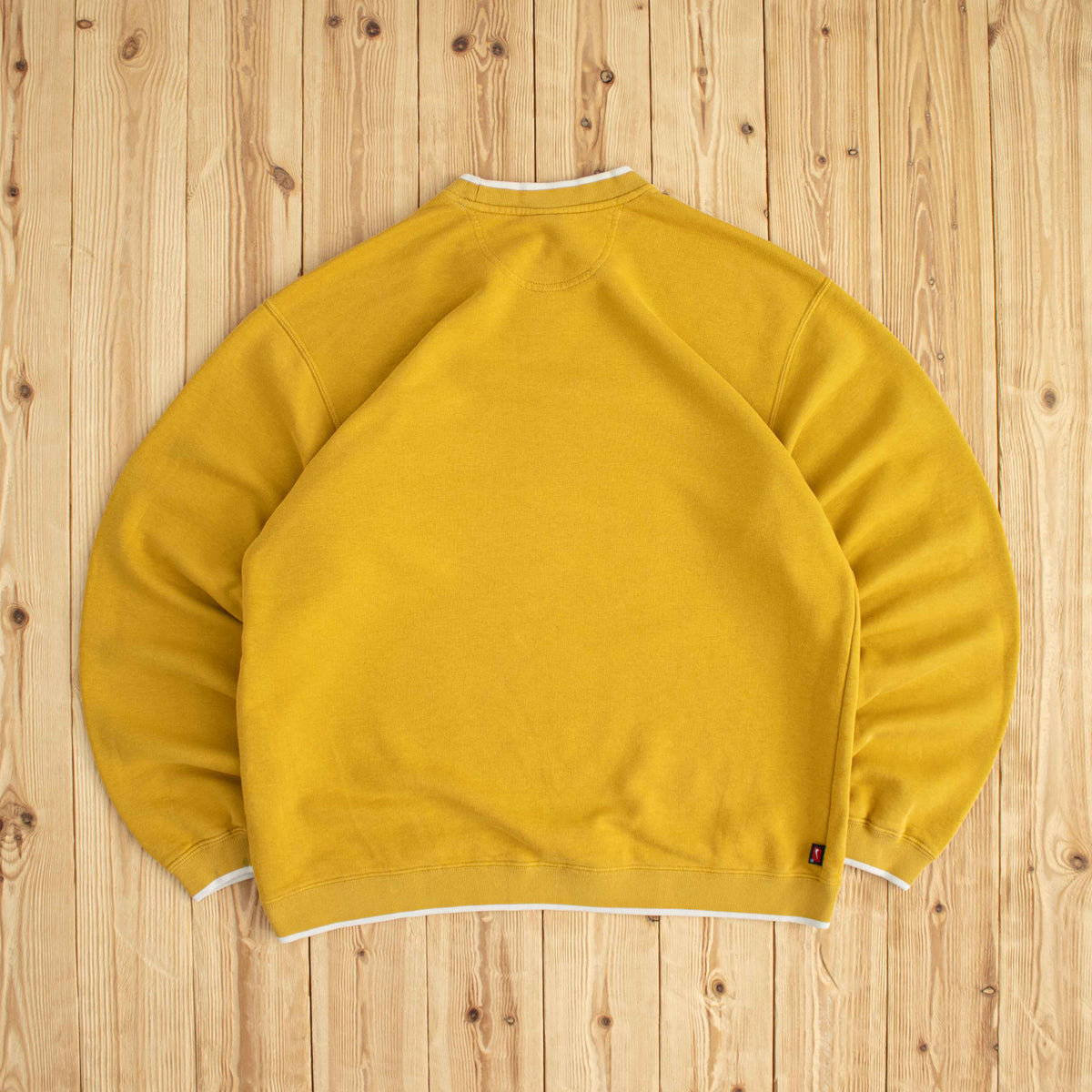(L) Nike Swoosh Vintage Embroidered Sweatshirt Yellow