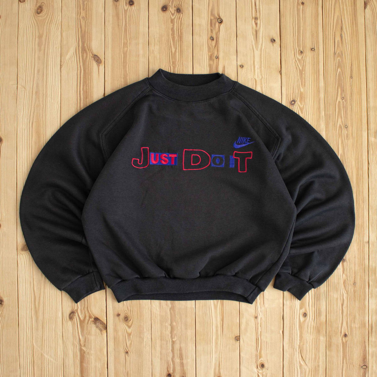 (S/M) Nike 'Just Do It' Vintage Embroidered Sweatshirt Black