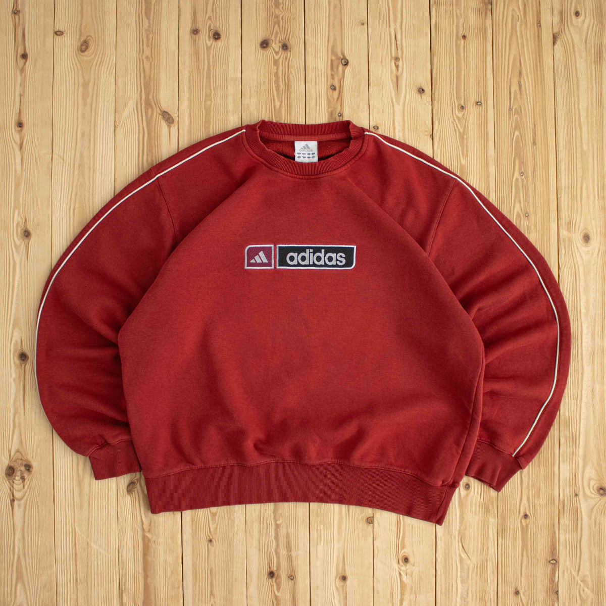 (L/XL) Adidas Vintage Embroidered Sweatshirt Red