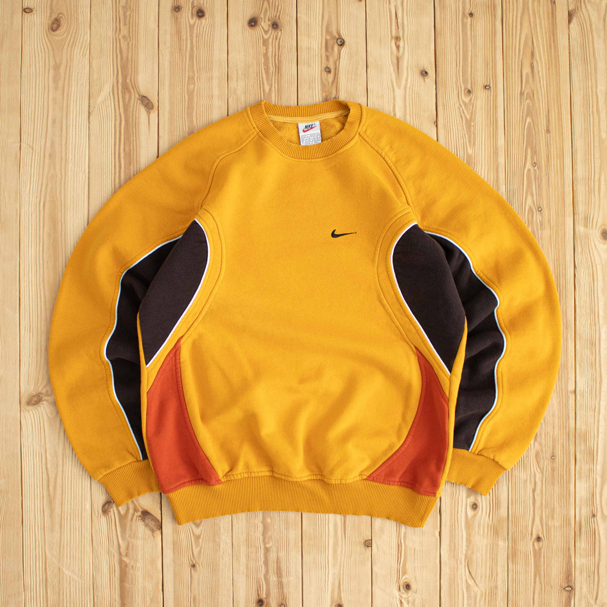 (M) Nike Vintage Essential Embroidered Sweatshirt Yellow